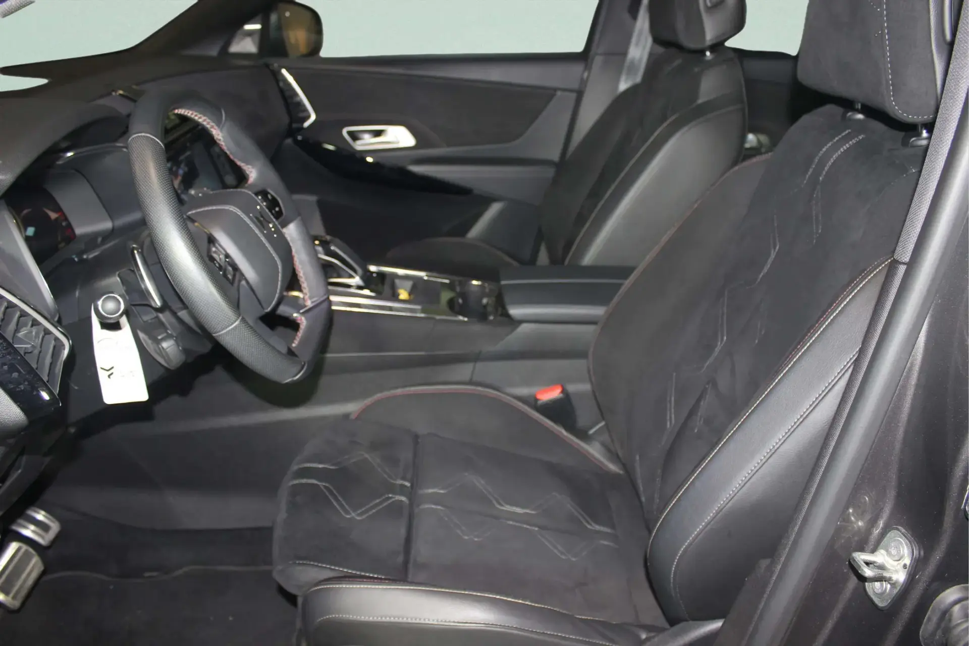 DS DS7 E-Tense 4x4 Performance Line + 17
