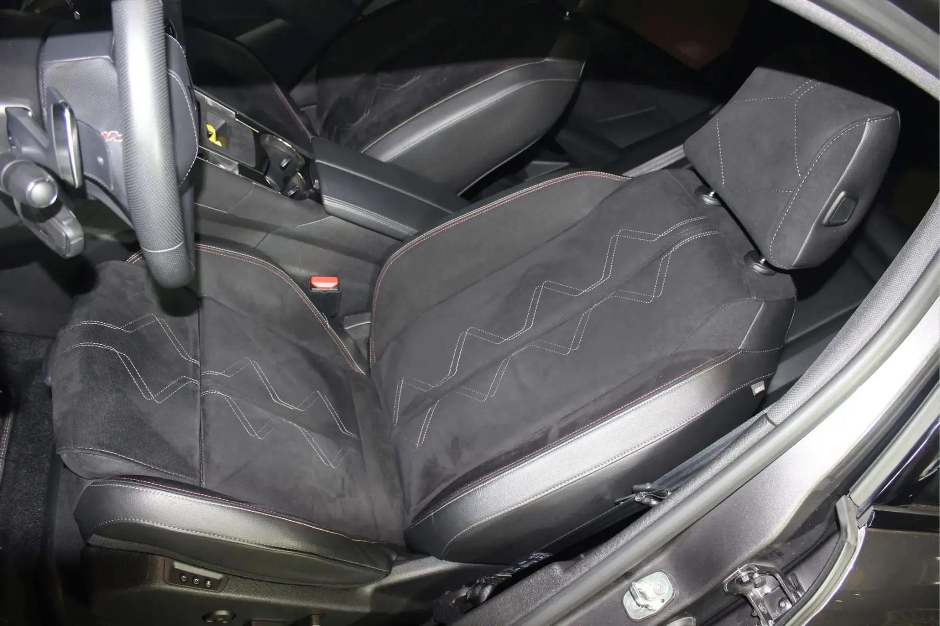 DS DS7 E-Tense 4x4 Performance Line + 20