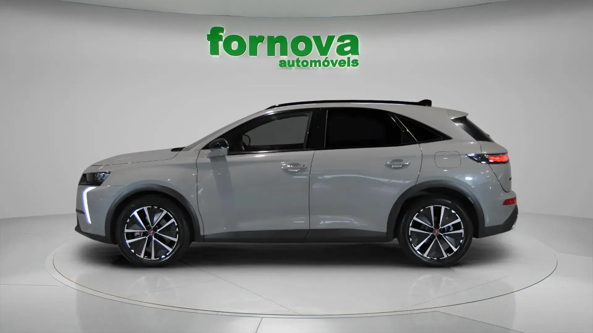 DS DS7 E-Tense Performance Line 10