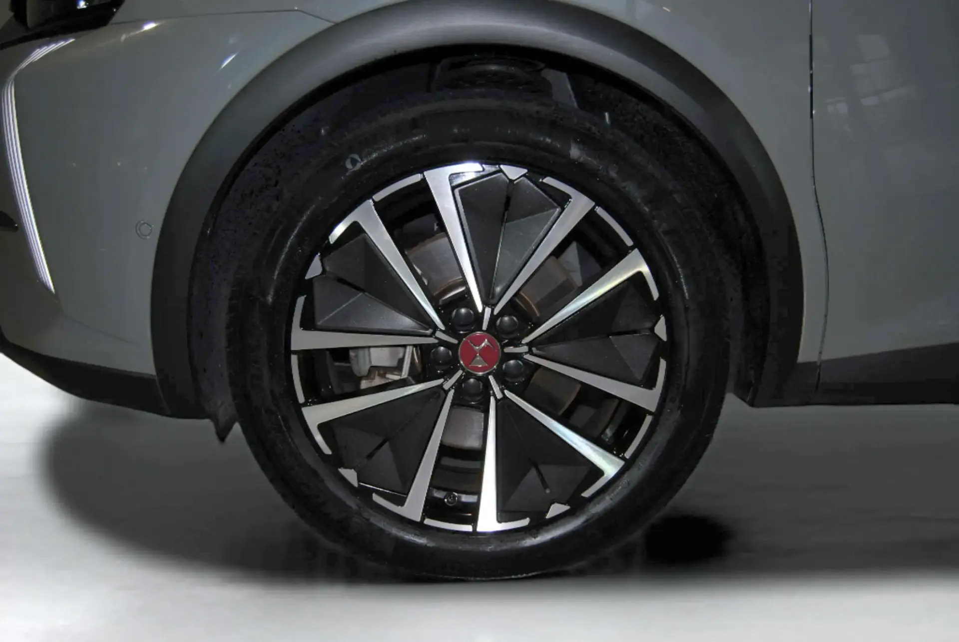 DS DS7 E-Tense Performance Line 11