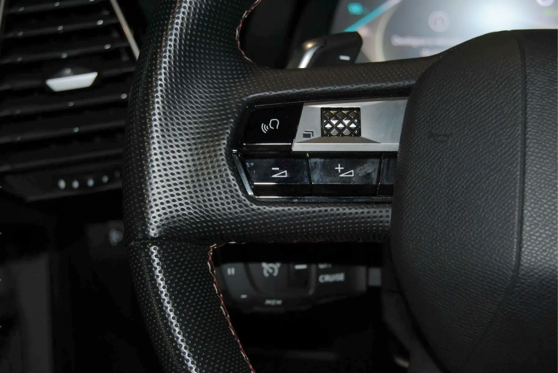 DS DS7 E-Tense Performance Line 21