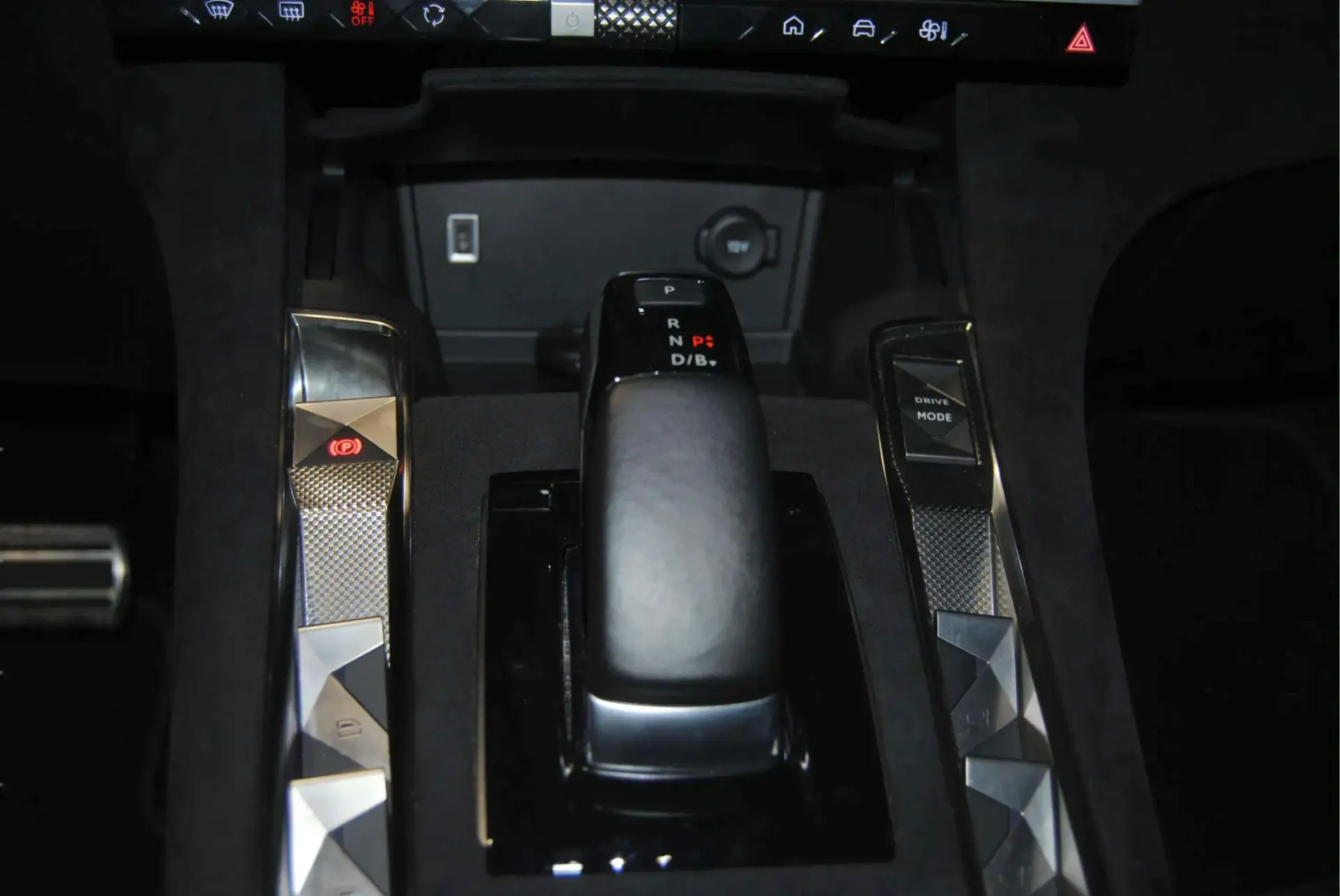 DS DS7 E-Tense Performance Line 24
