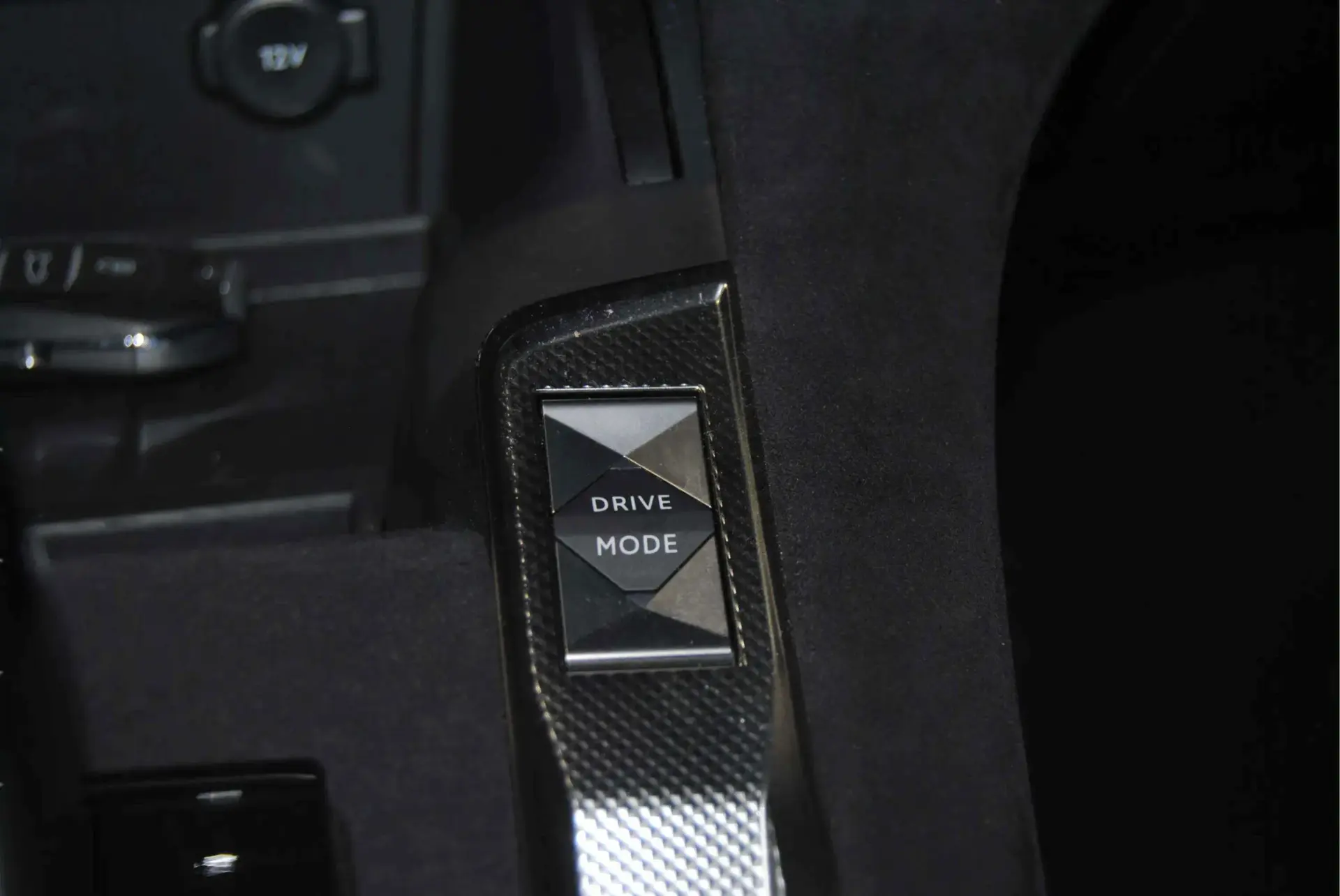 DS DS7 E-Tense Performance Line 26
