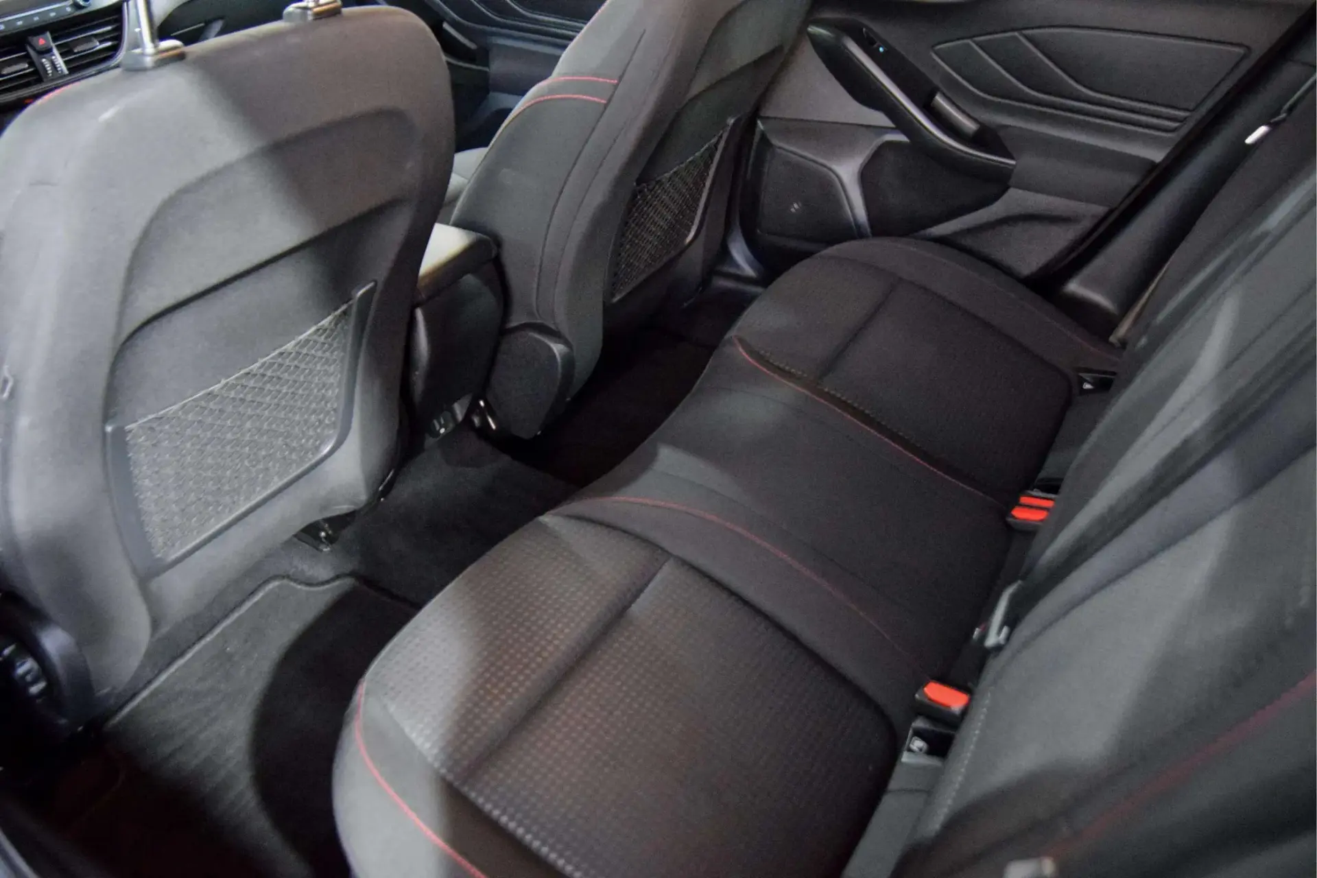 Ford Focus SW 1.0 EcoBoost ST-Line 6