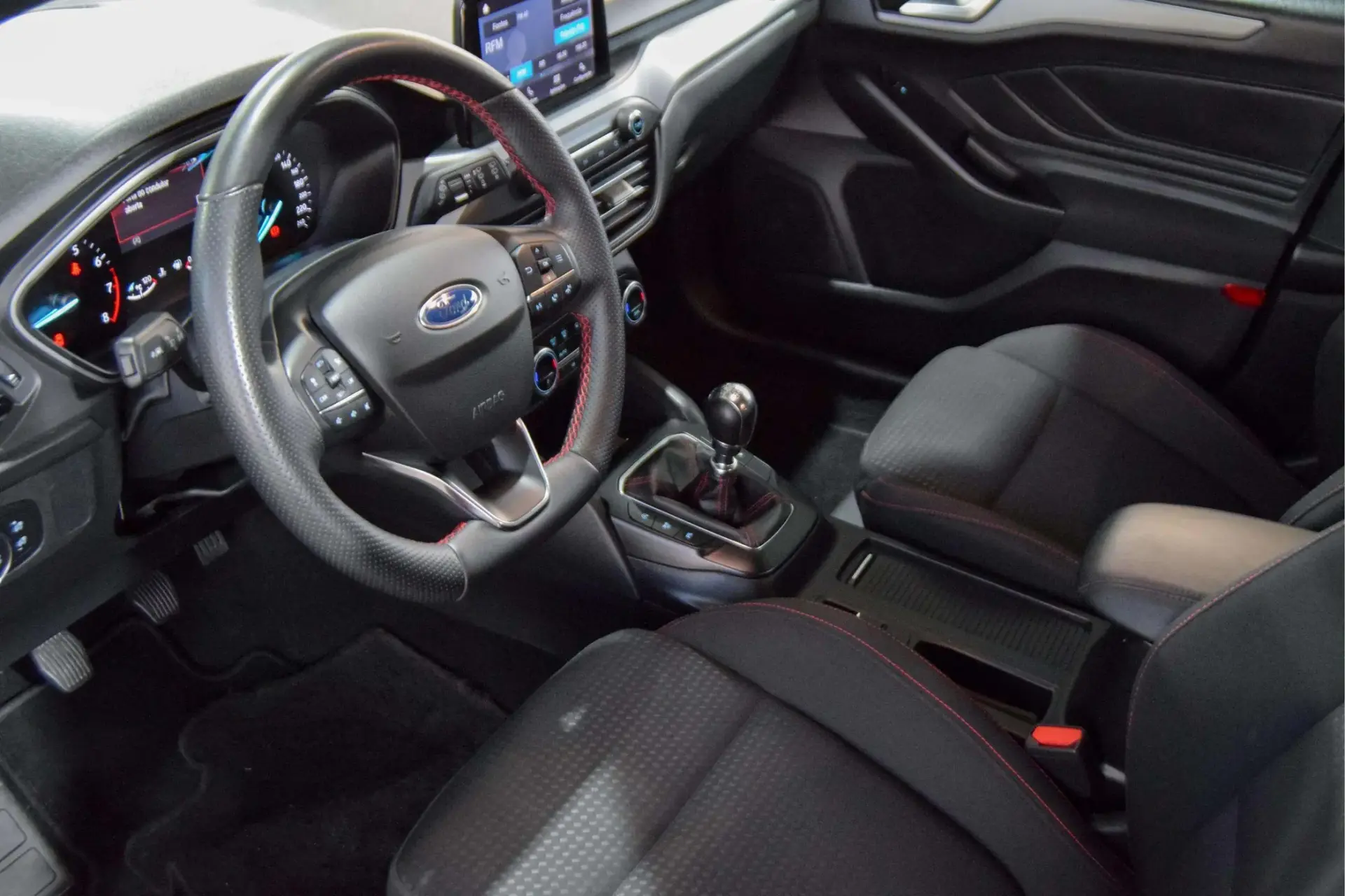 Ford Focus SW 1.0 EcoBoost ST-Line 5