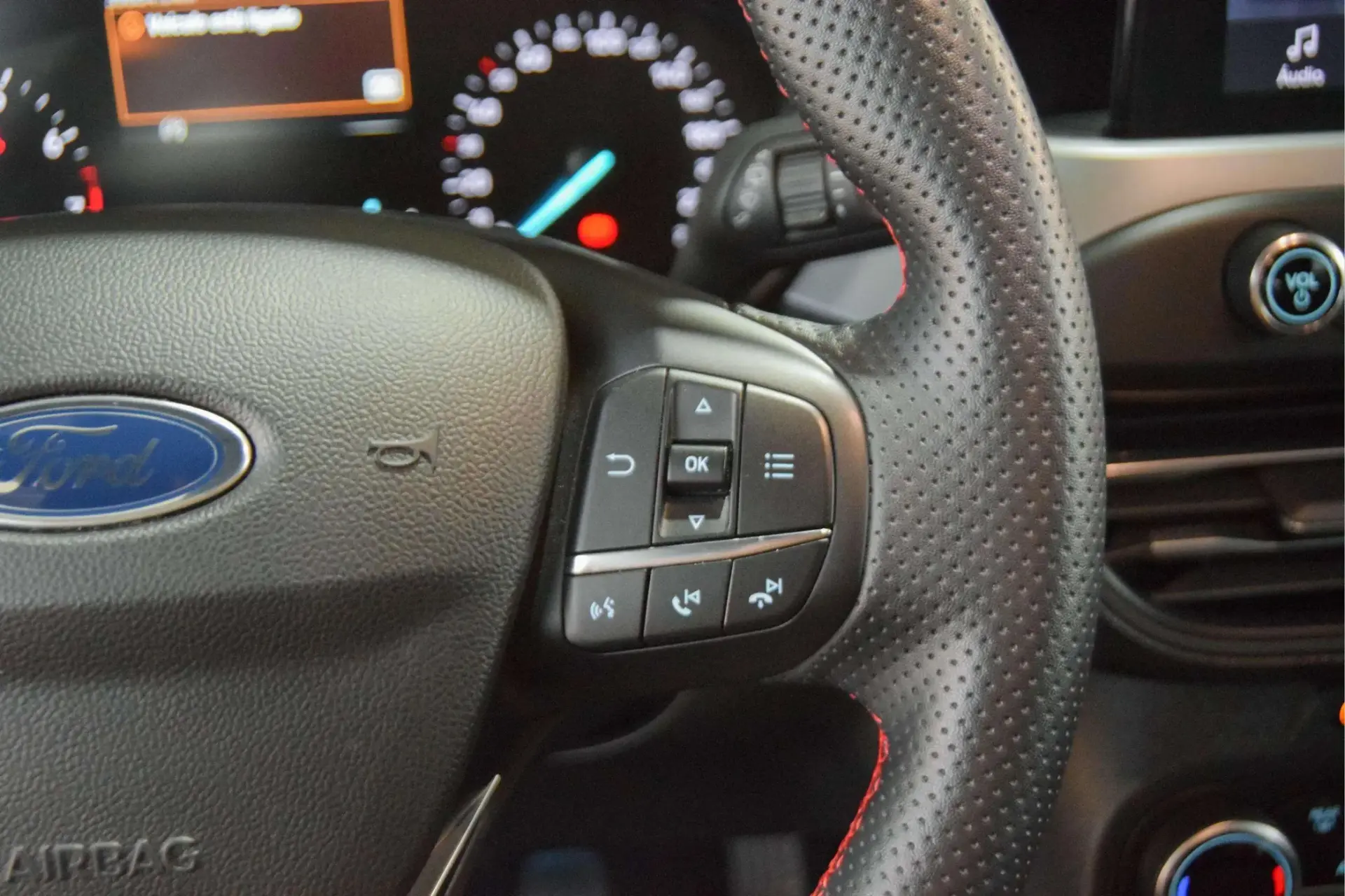 Ford Focus SW 1.0 EcoBoost ST-Line 17