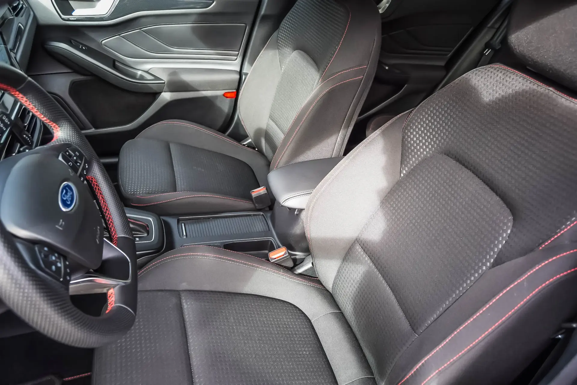 Ford Focus SW 1.0 EcoBoost MHEV ST-Line X Aut. 12