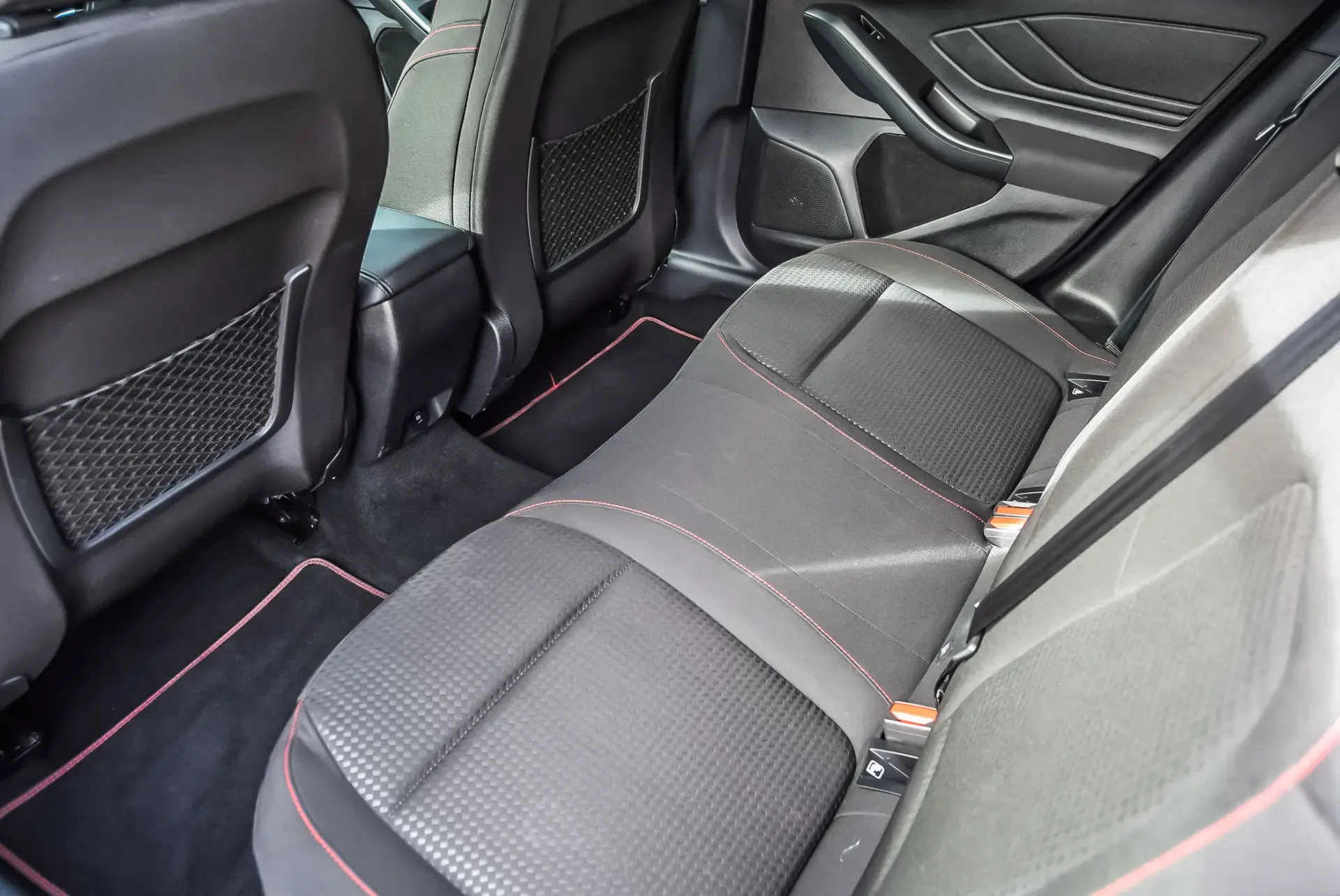 Ford Focus SW 1.0 EcoBoost MHEV ST-Line X Aut. 13
