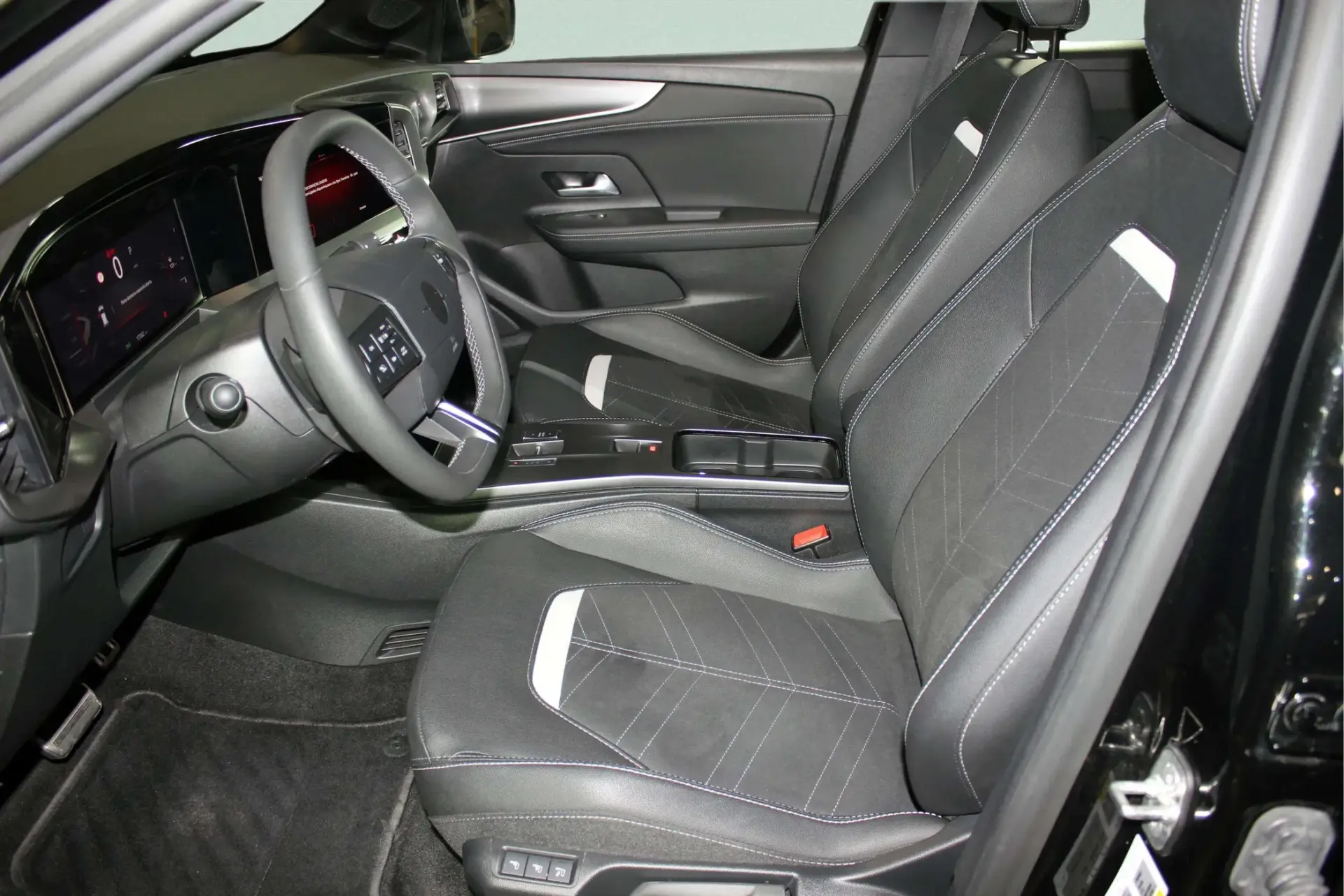 Opel Mokka 1.2 Hybrid GS eDCT 13