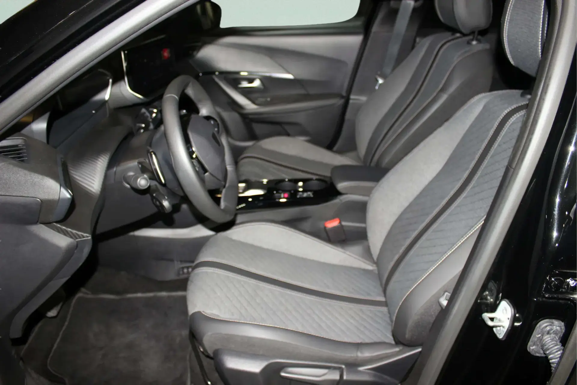 Peugeot 2008 1.2 Hybrid Allure e-DCS6 16