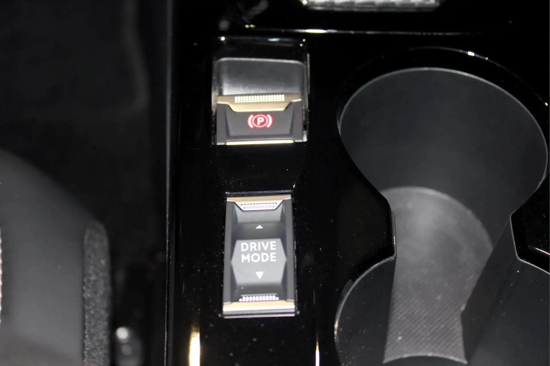 Peugeot 2008 1.2 Hybrid Allure e-DCS6 25