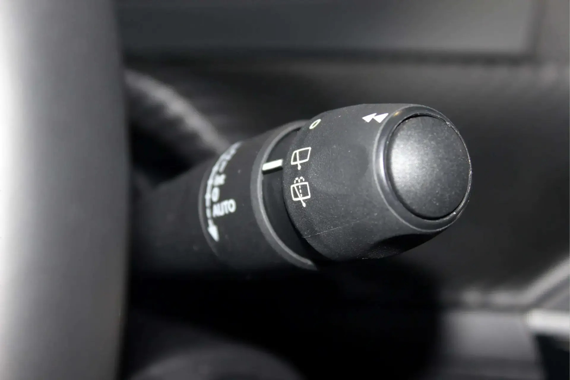 Peugeot 2008 1.2 Hybrid Allure e-DCS6 31