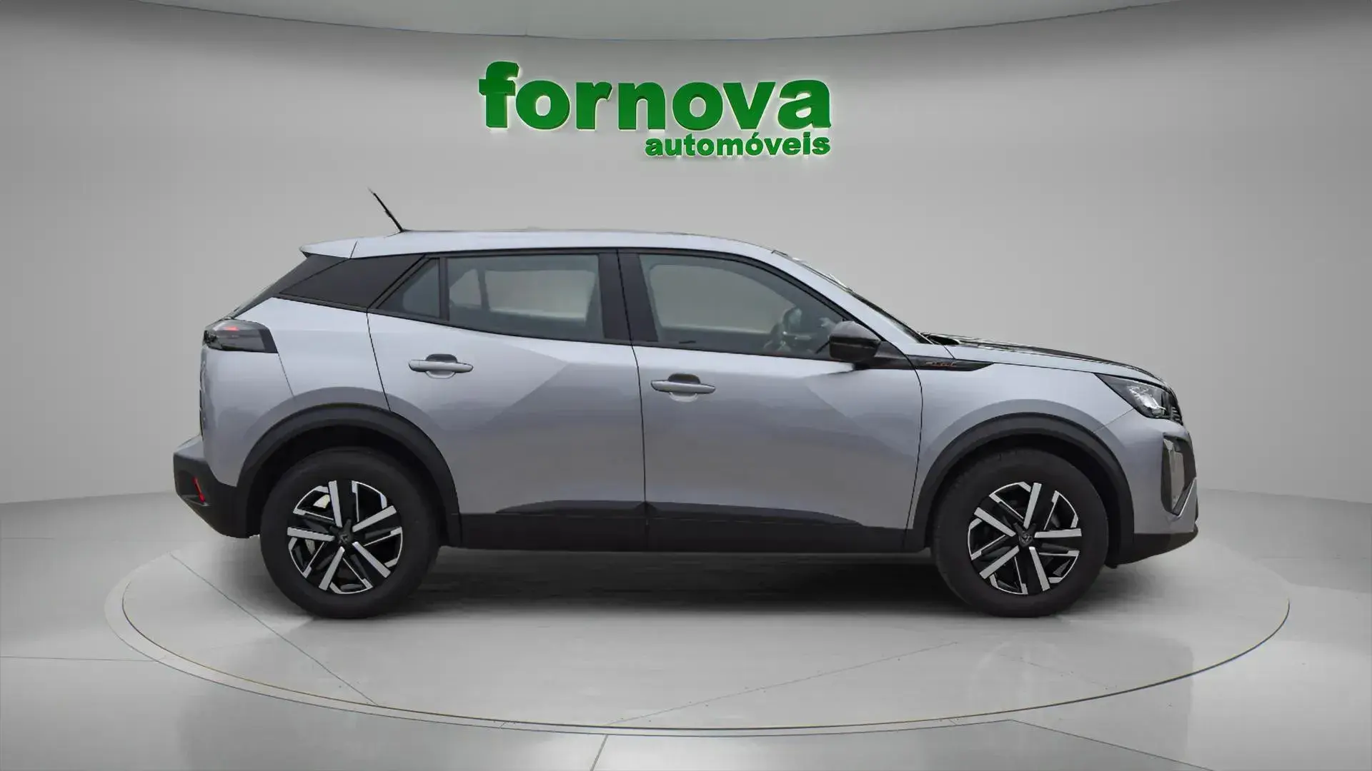 Peugeot 2008 1.2 PureTech Style 4