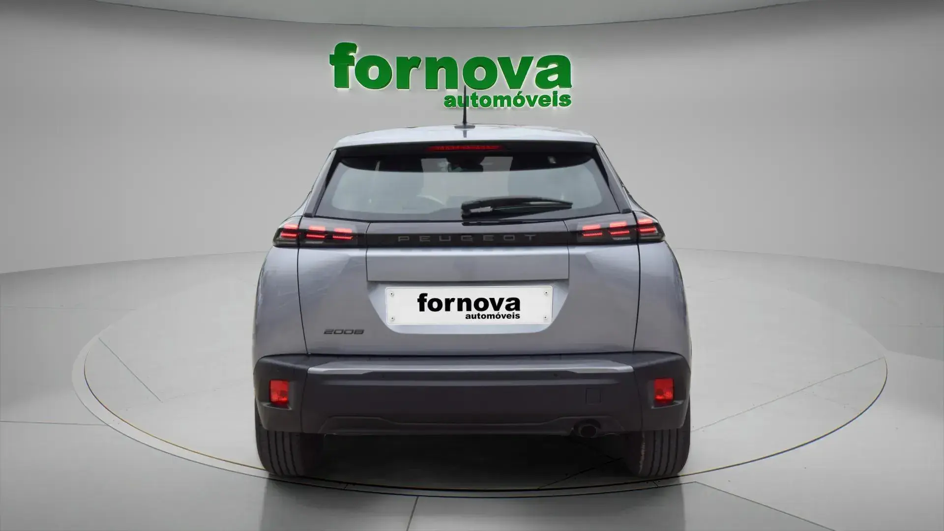 Peugeot 2008 1.2 PureTech Style 6