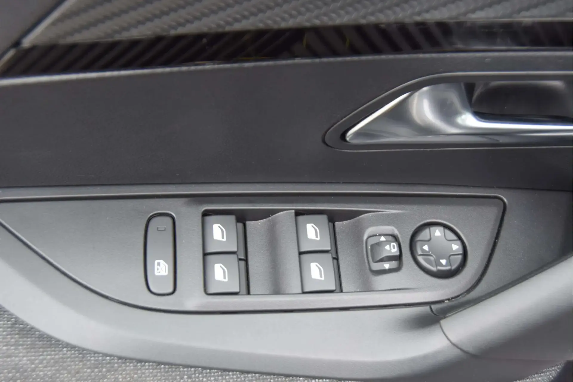 Peugeot 2008 1.2 PureTech Style 18