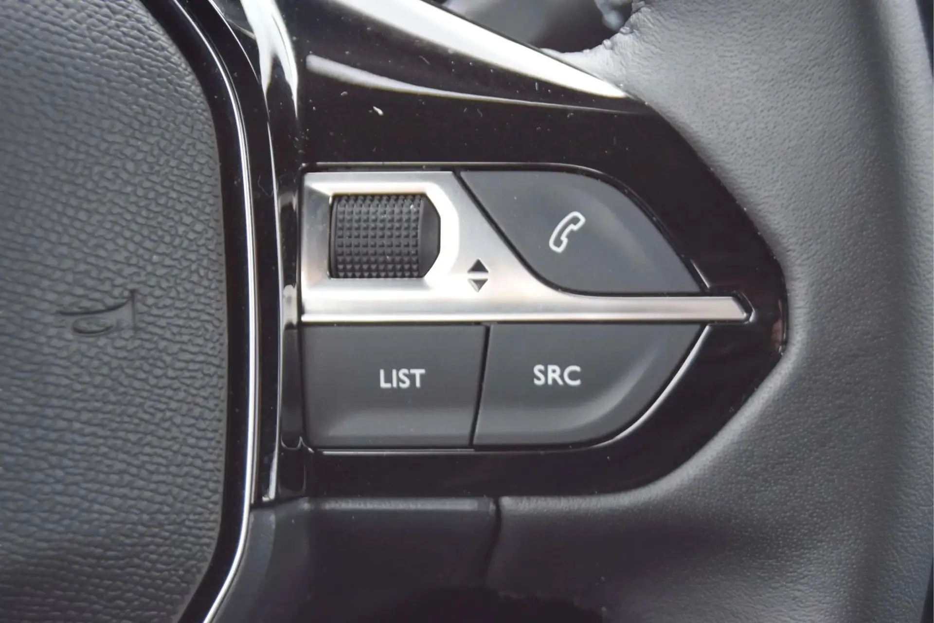 Peugeot 2008 1.2 PureTech Style 21