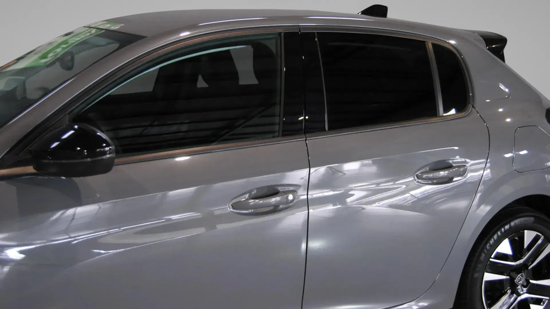 Peugeot 208 1.2 Hybrid Allure e-DCS6 11
