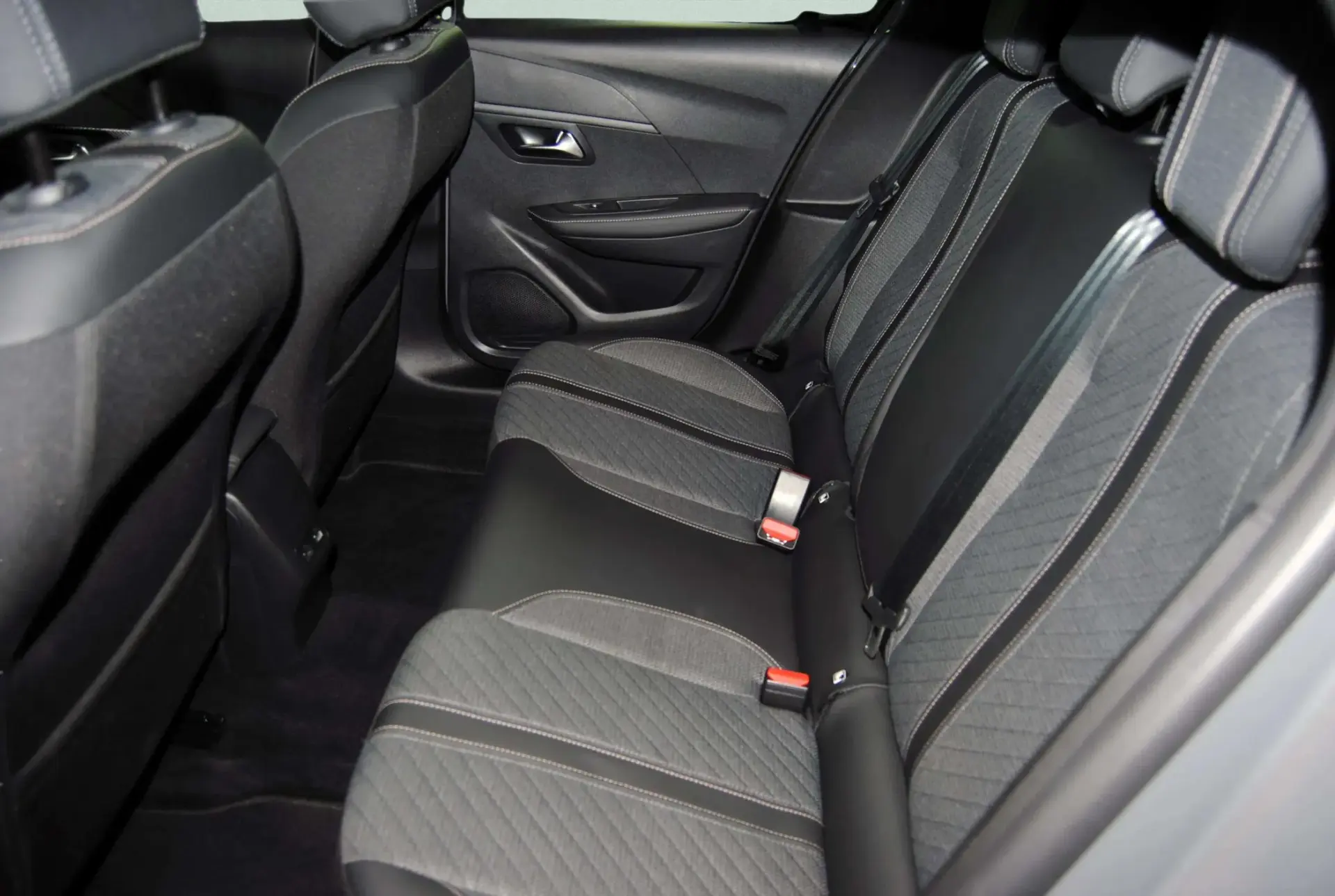 Peugeot 208 1.2 Hybrid Allure e-DCS6 17