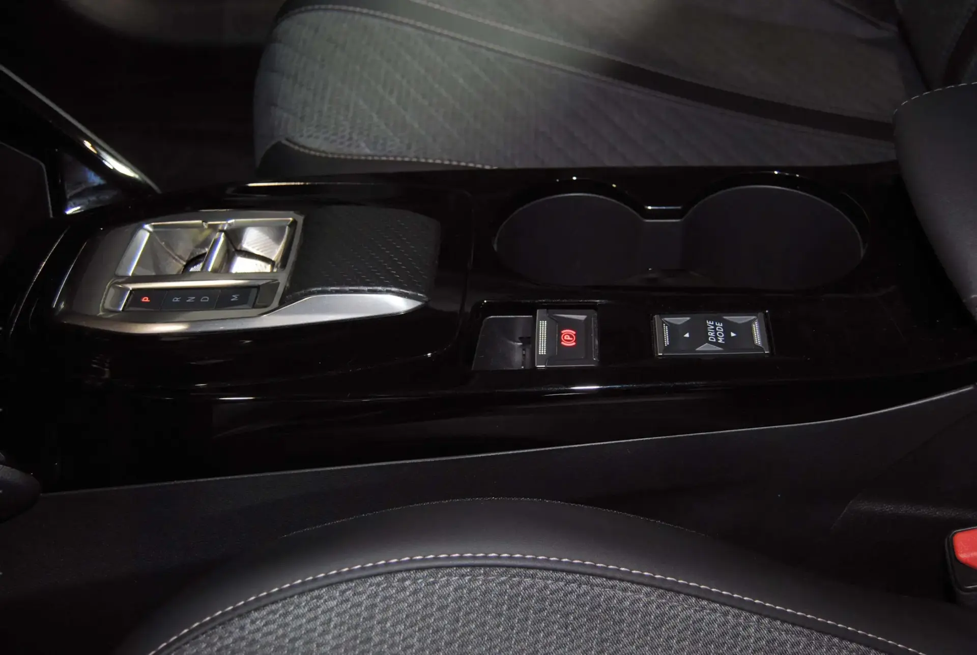 Peugeot 208 1.2 Hybrid Allure e-DCS6 22