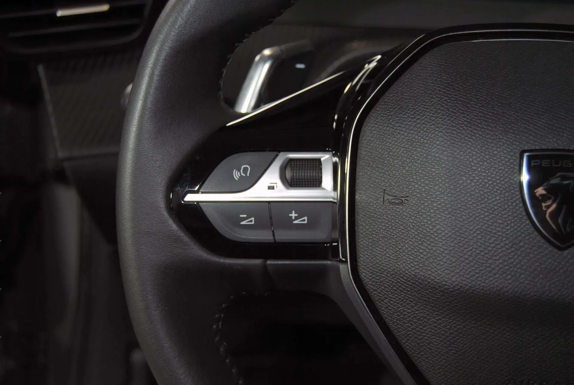 Peugeot 208 1.2 Hybrid Allure e-DCS6 23