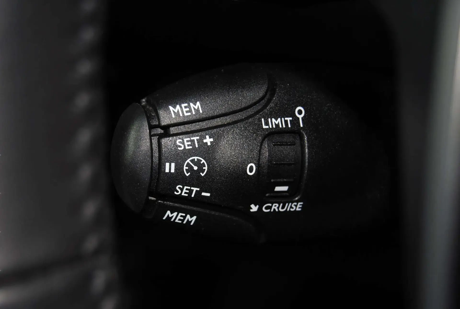 Peugeot 208 1.2 Hybrid Allure e-DCS6 26