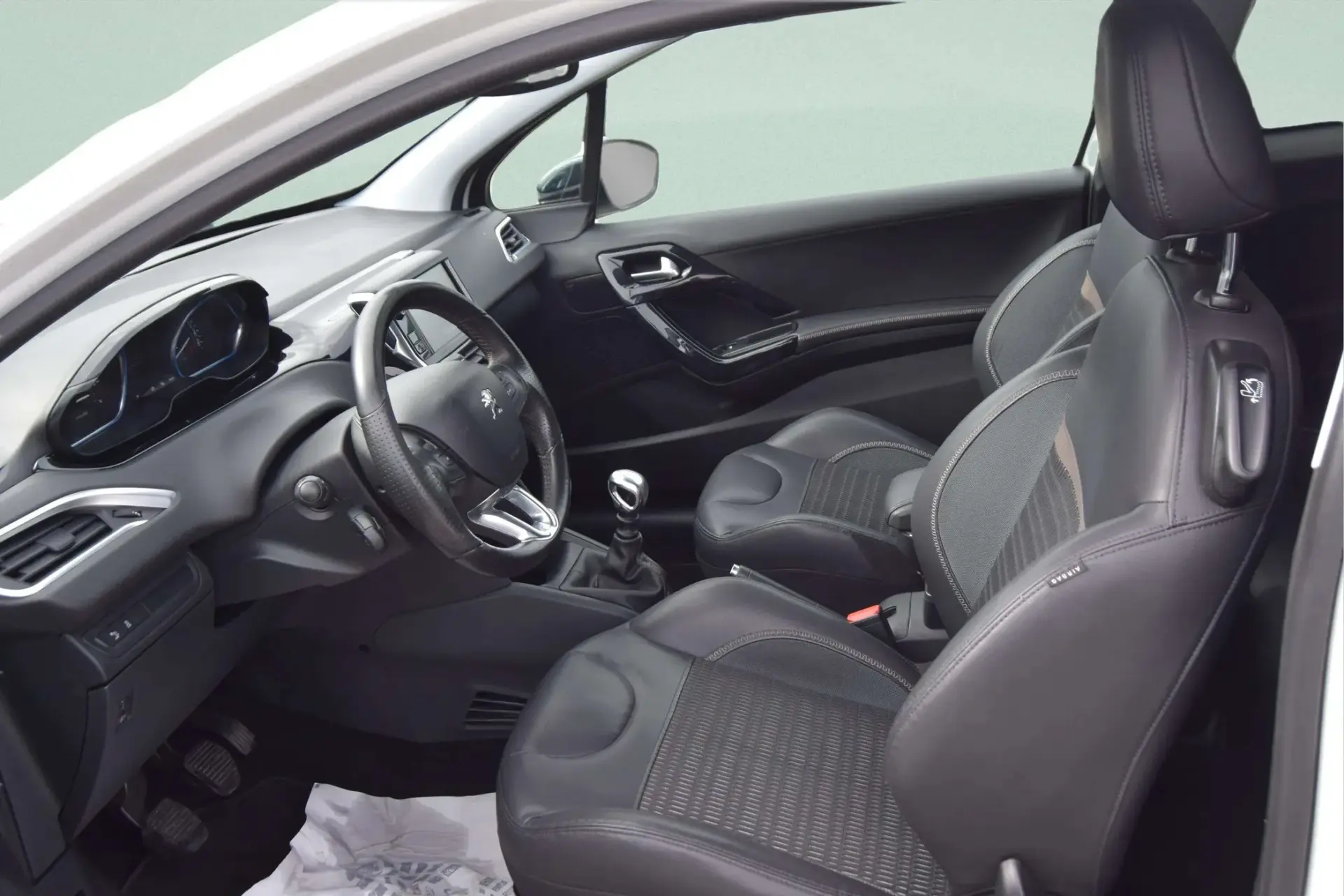 Peugeot 208 1.6 THP Allure 8