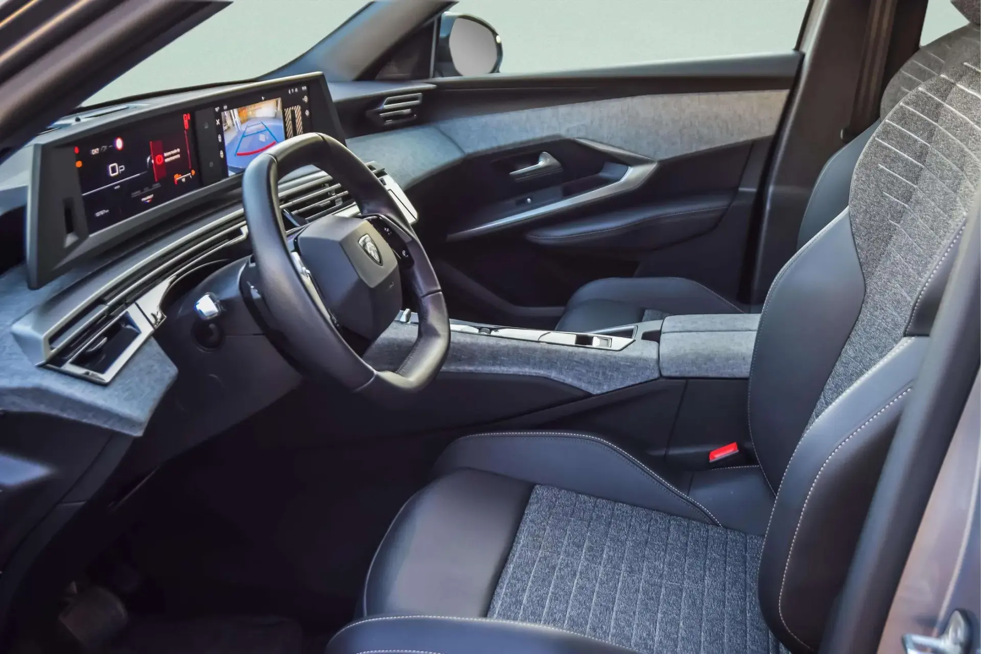 Peugeot 3008 1.2 Hybrid Allure e-DCS6 8