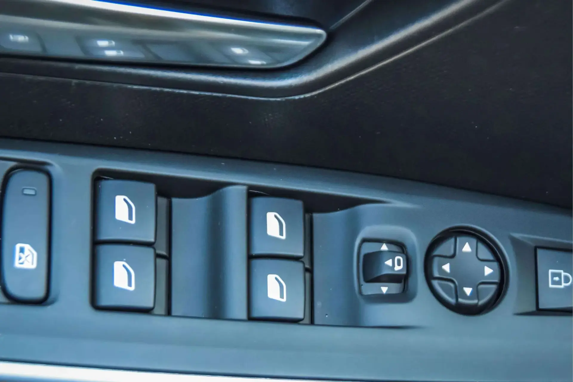 Peugeot 3008 1.2 Hybrid Allure e-DCS6 10