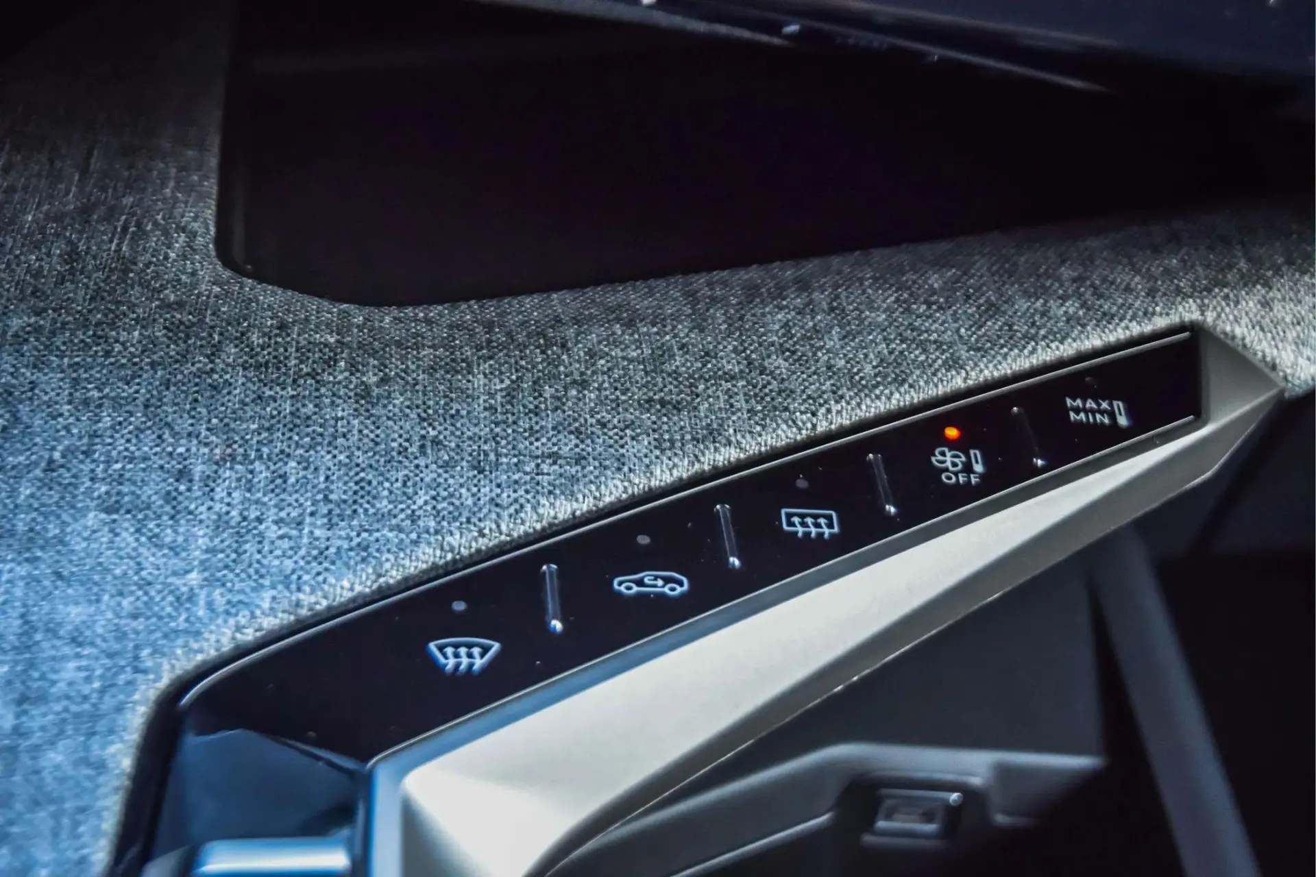 Peugeot 3008 1.2 Hybrid Allure e-DCS6 16