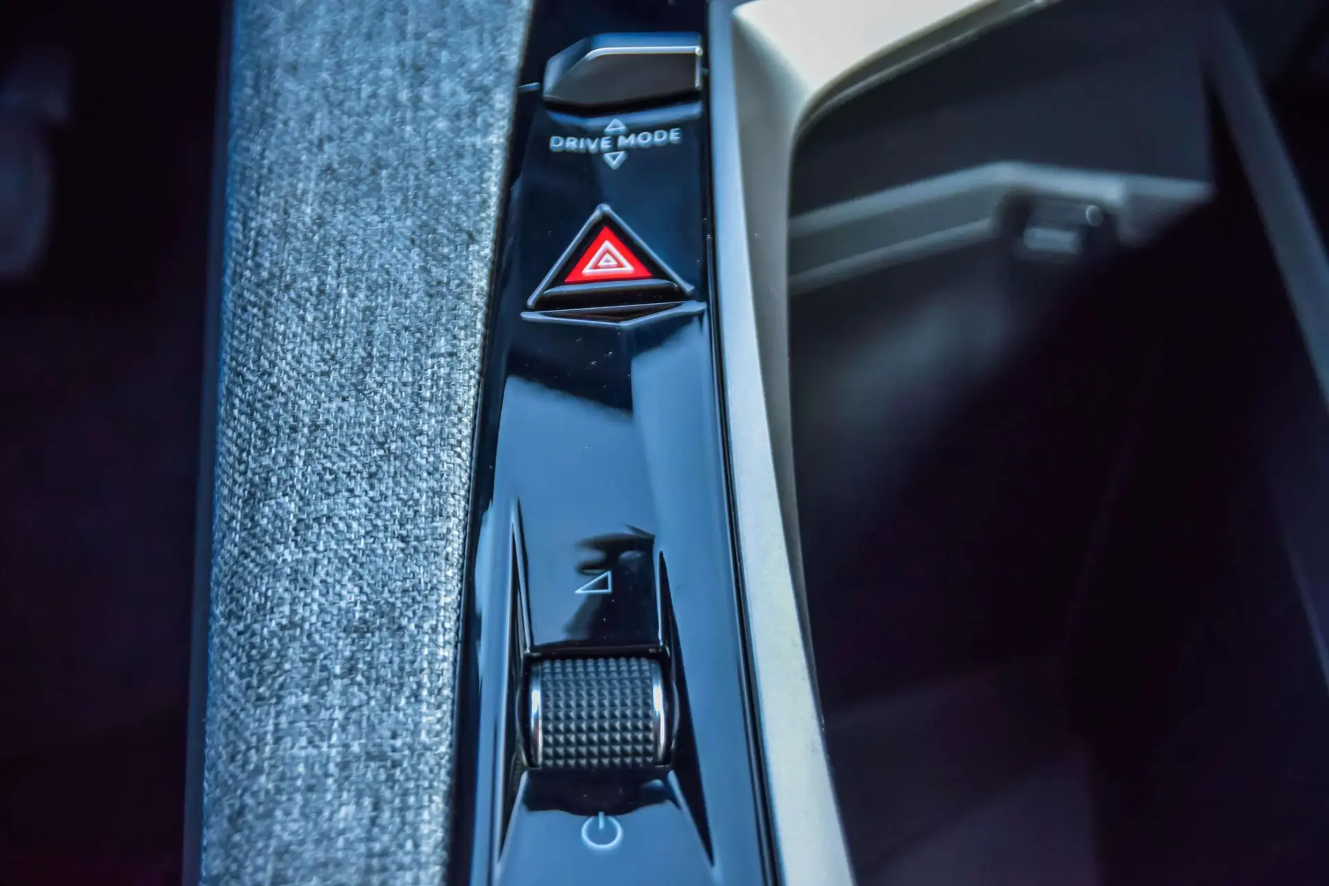 Peugeot 3008 1.2 Hybrid Allure e-DCS6 17