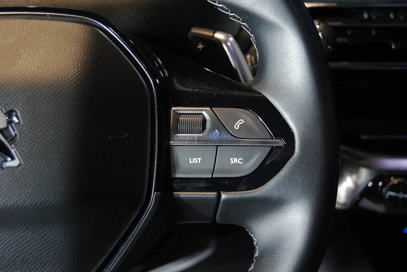 Peugeot 3008 1.5 BlueHDi Allure Pack EAT8 22