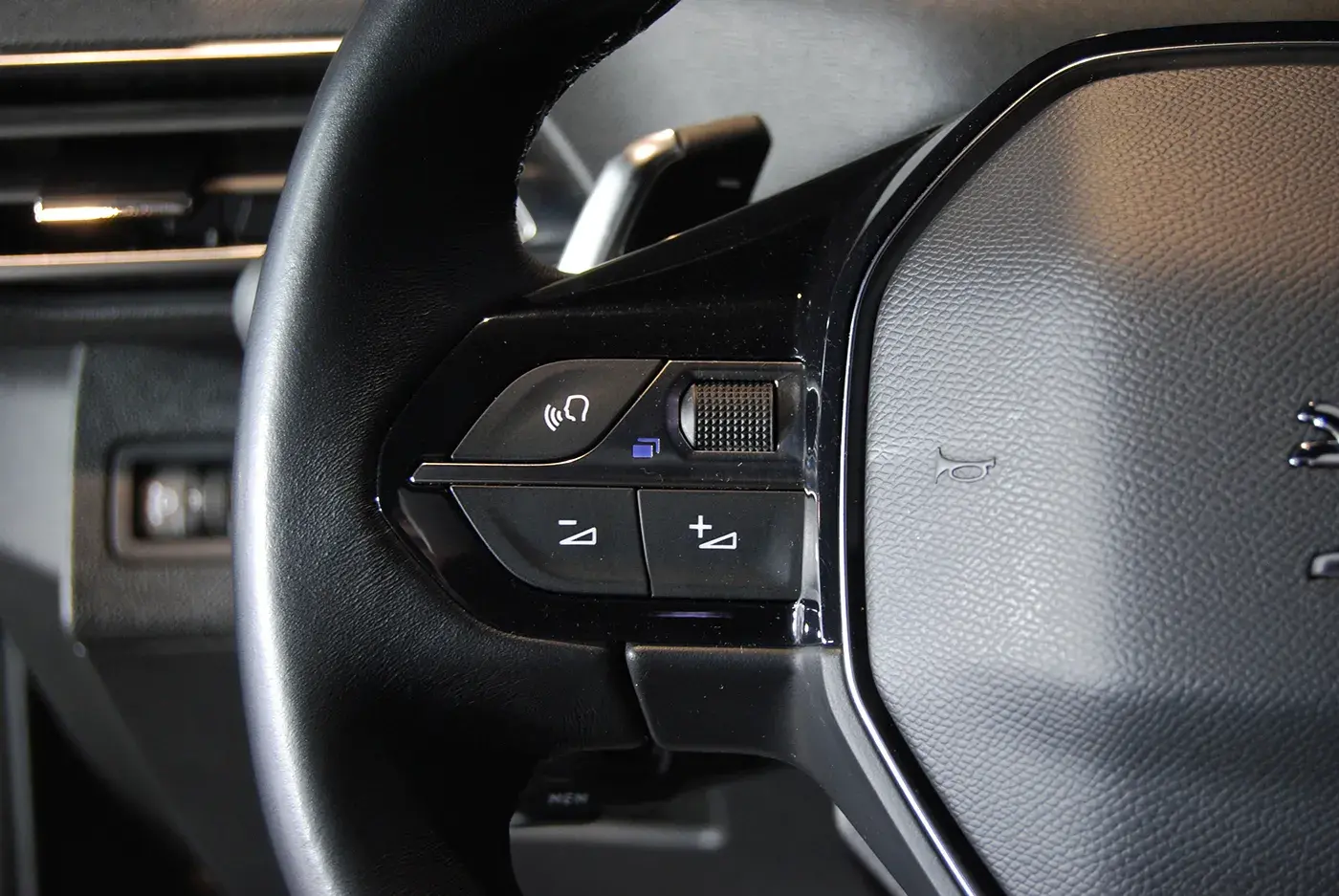 Peugeot 3008 1.5 BlueHDi Allure Pack EAT8 21