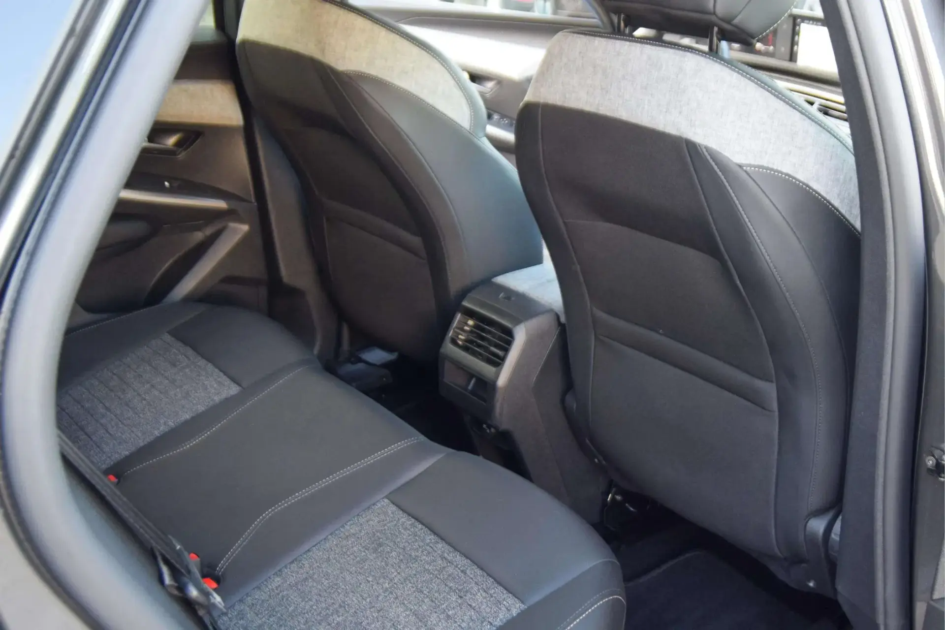 Peugeot 3008 1.2 Hybrid Allure e-DCS6 10