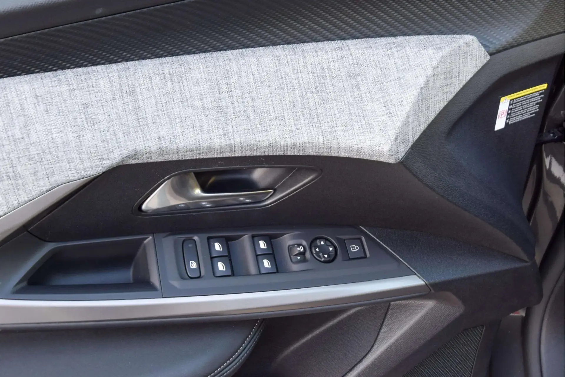 Peugeot 3008 1.2 Hybrid Allure e-DCS6 11