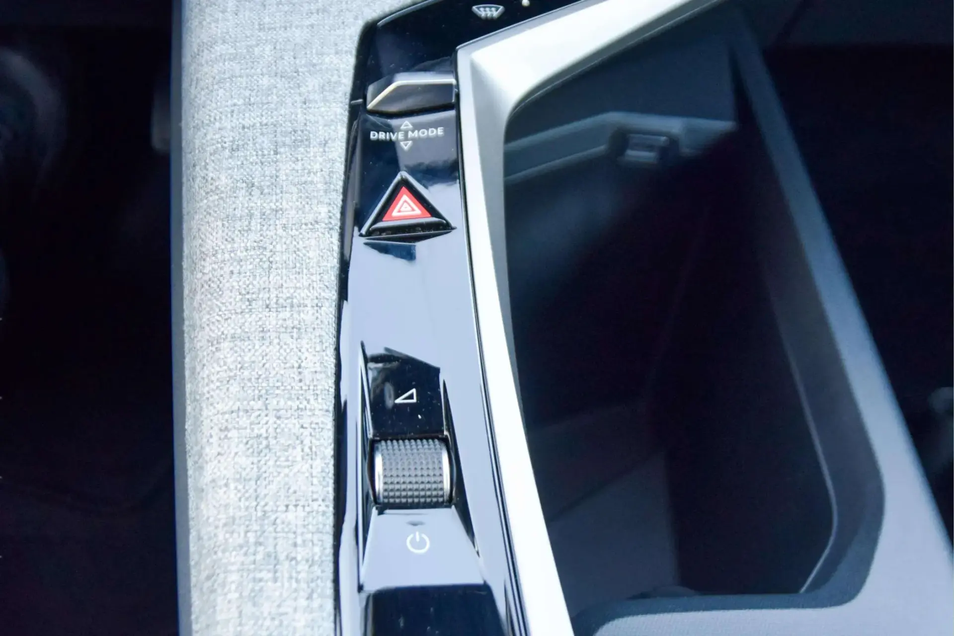 Peugeot 3008 1.2 Hybrid Allure e-DCS6 22