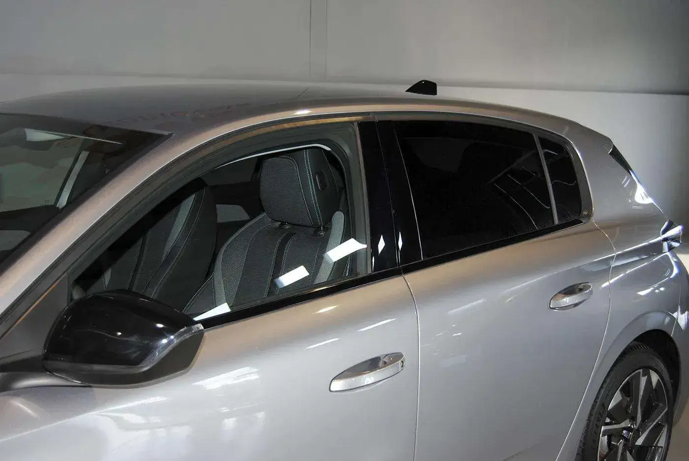 Peugeot 308 1.2 PureTech Allure 12