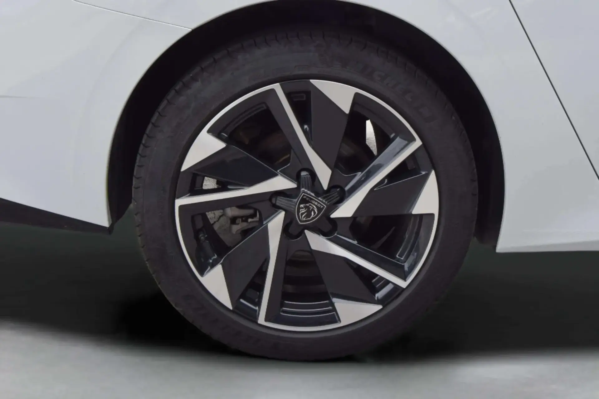 Peugeot 308 SW 1.2 HYBRID ALLURE eDCS6 14