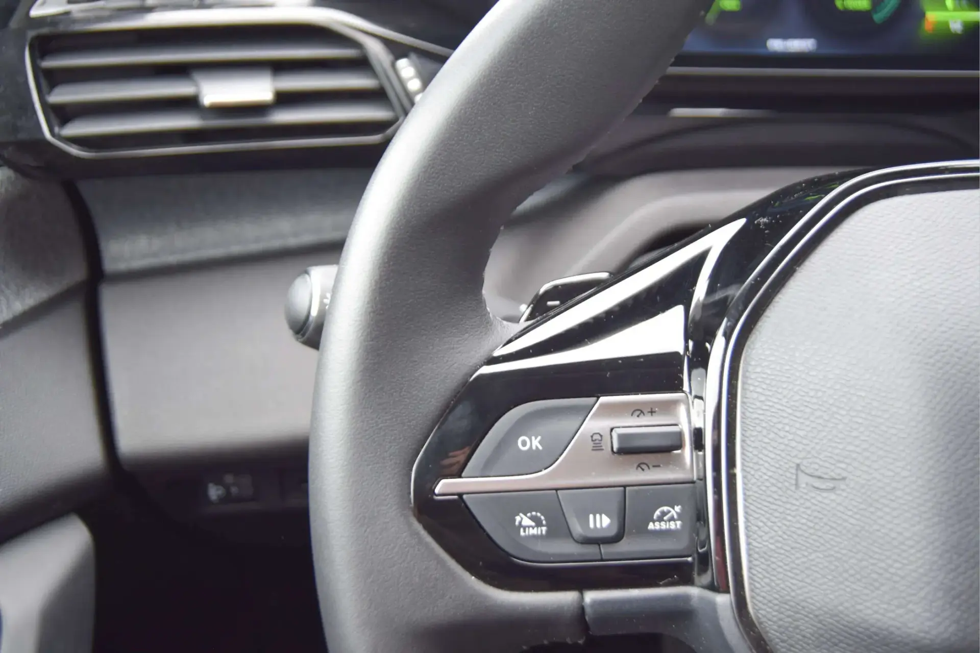 Peugeot 308 SW 1.2 HYBRID ALLURE eDCS6 40