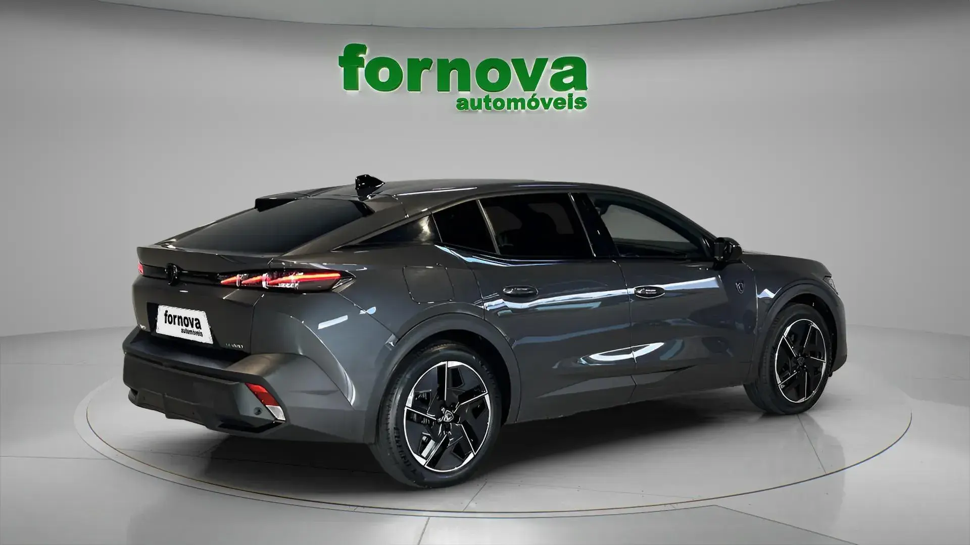 Peugeot 408 1.6 Hybrid GT e-EAT8 6