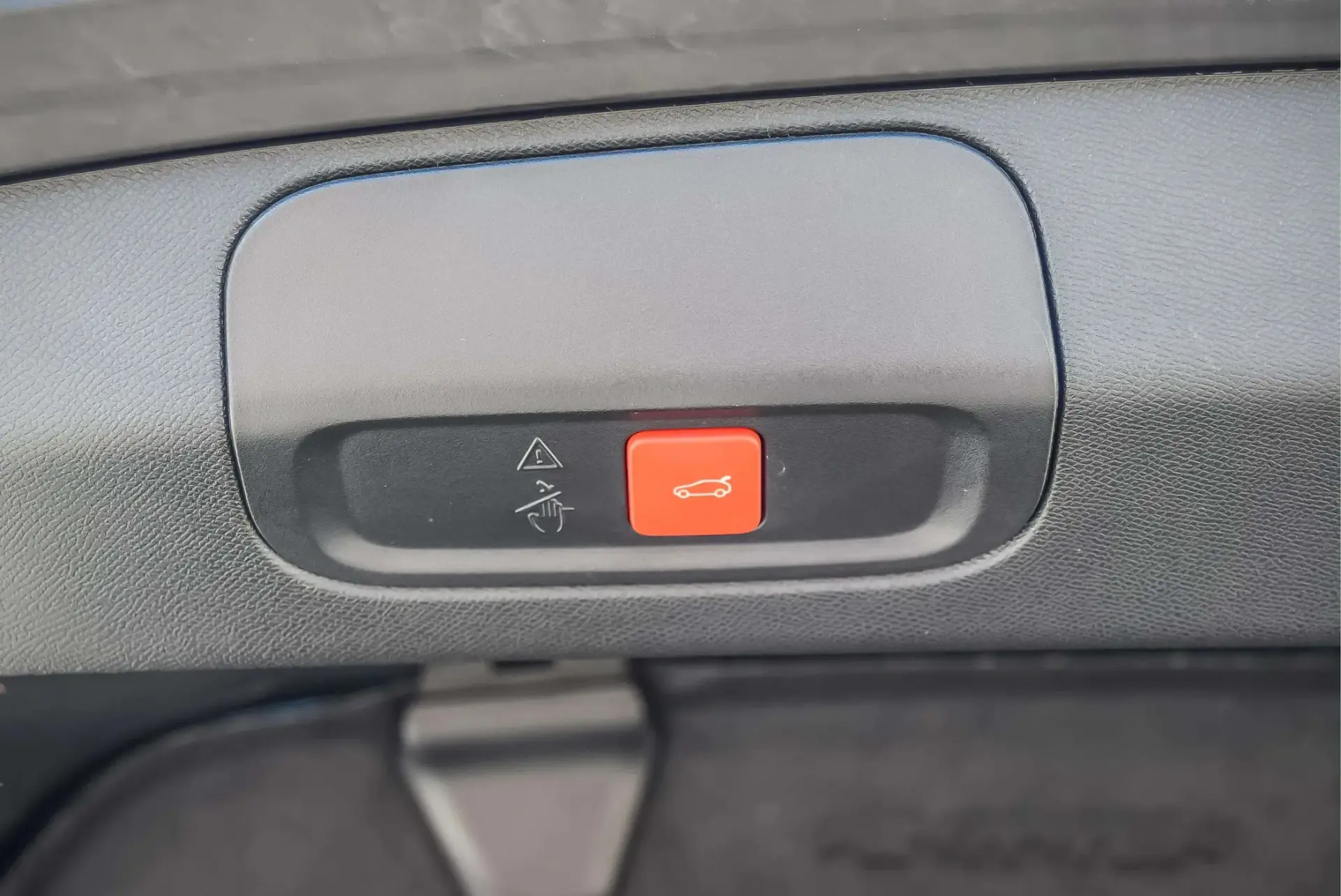 Peugeot 408 1.6 Hybrid GT e-EAT8 17
