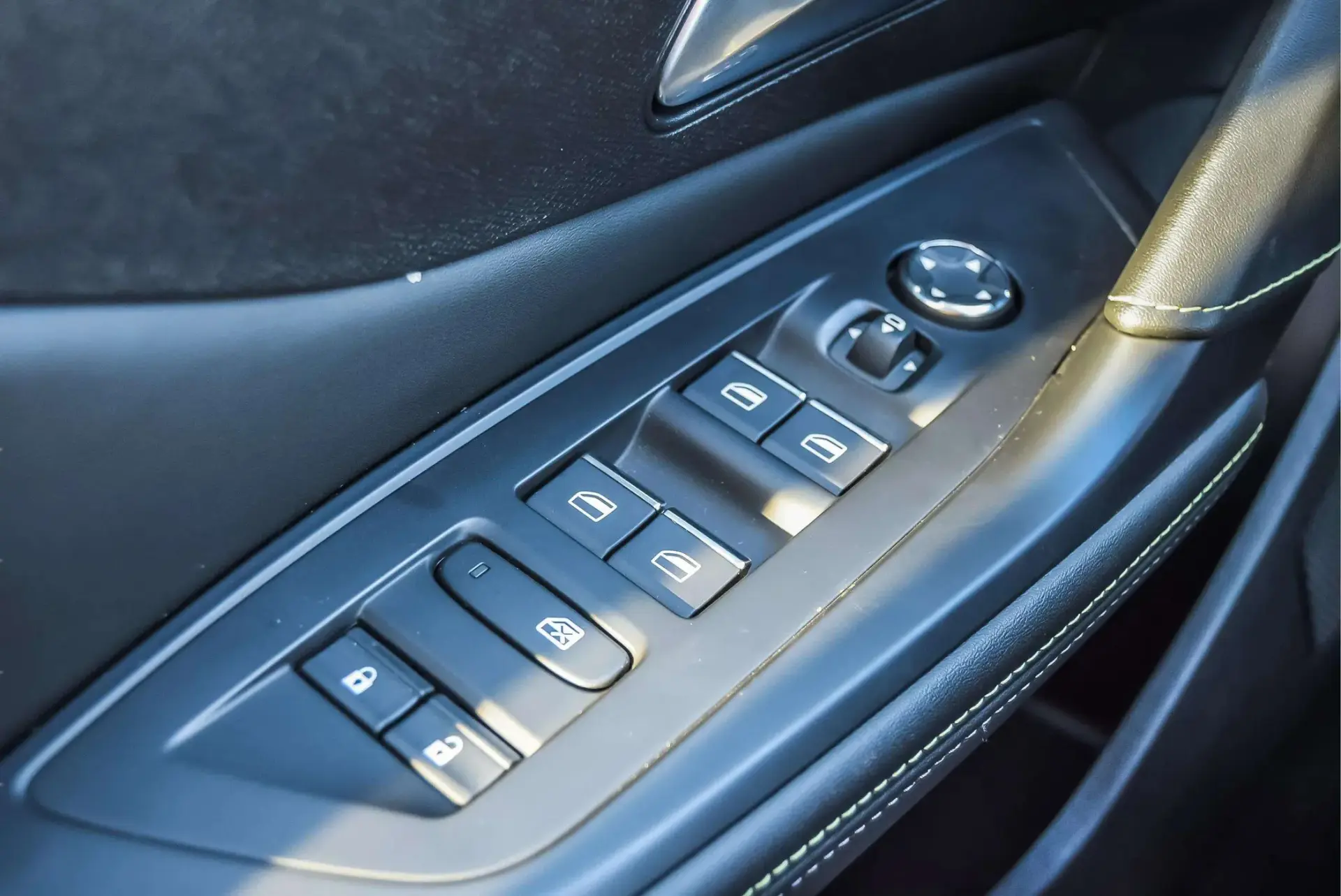 Peugeot 408 1.6 Hybrid GT e-EAT8 25