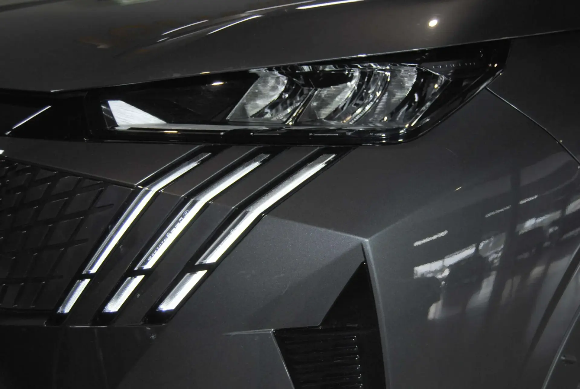 Peugeot 5008 1.2 Hybrid Allure e-DCS6 12
