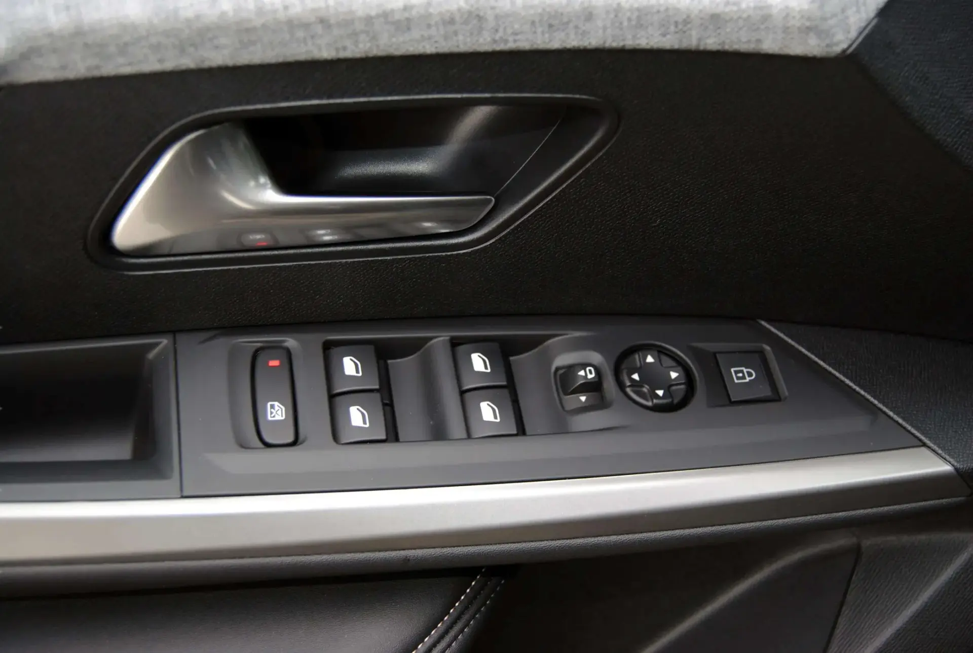 Peugeot 5008 1.2 Hybrid Allure e-DCS6 21