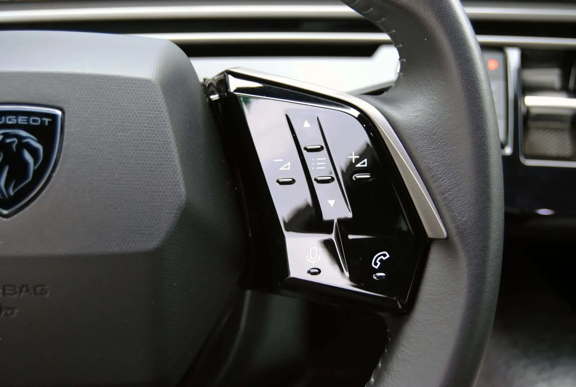 Peugeot 5008 1.2 Hybrid Allure e-DCS6 32