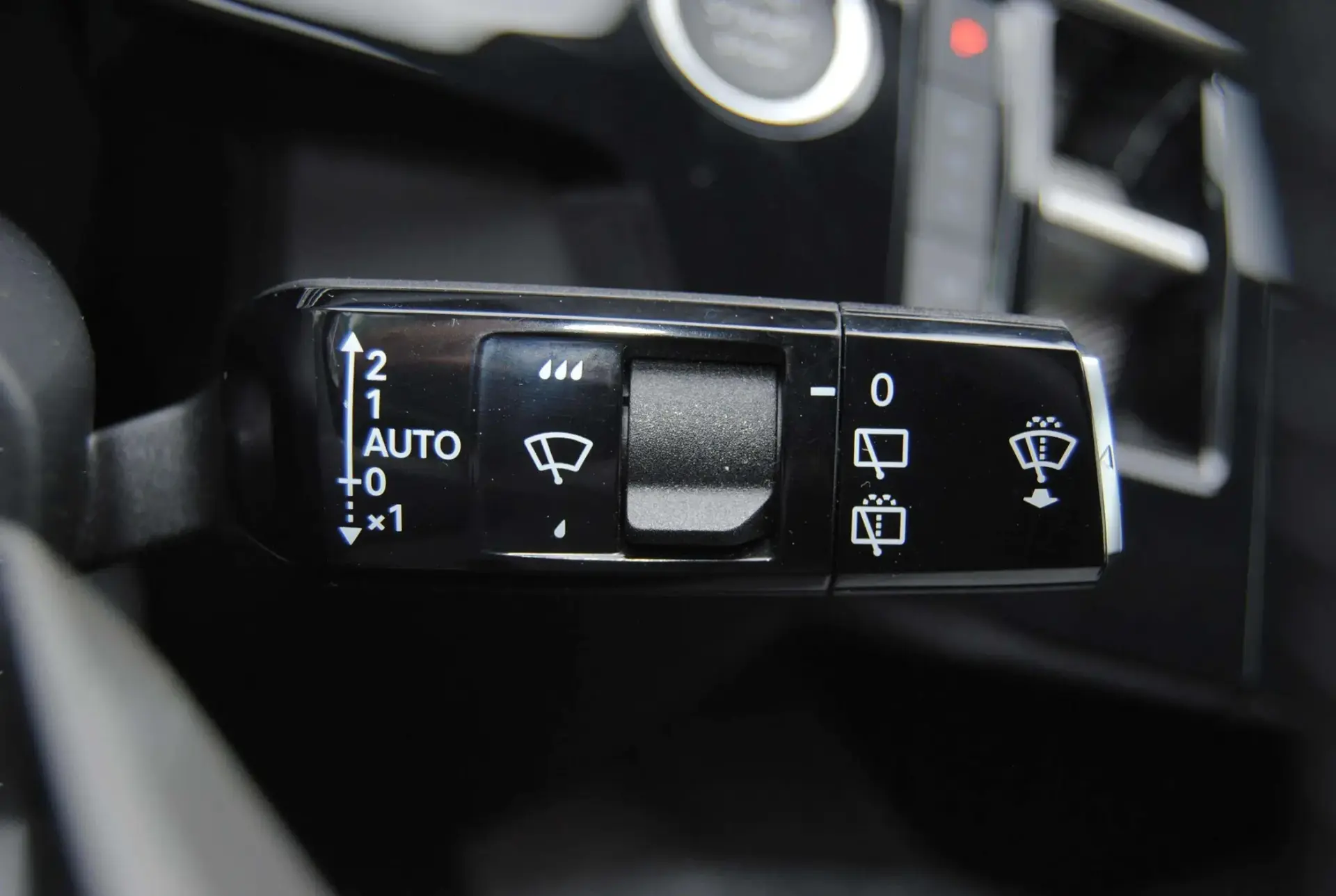 Peugeot 5008 1.2 Hybrid Allure e-DCS6 37