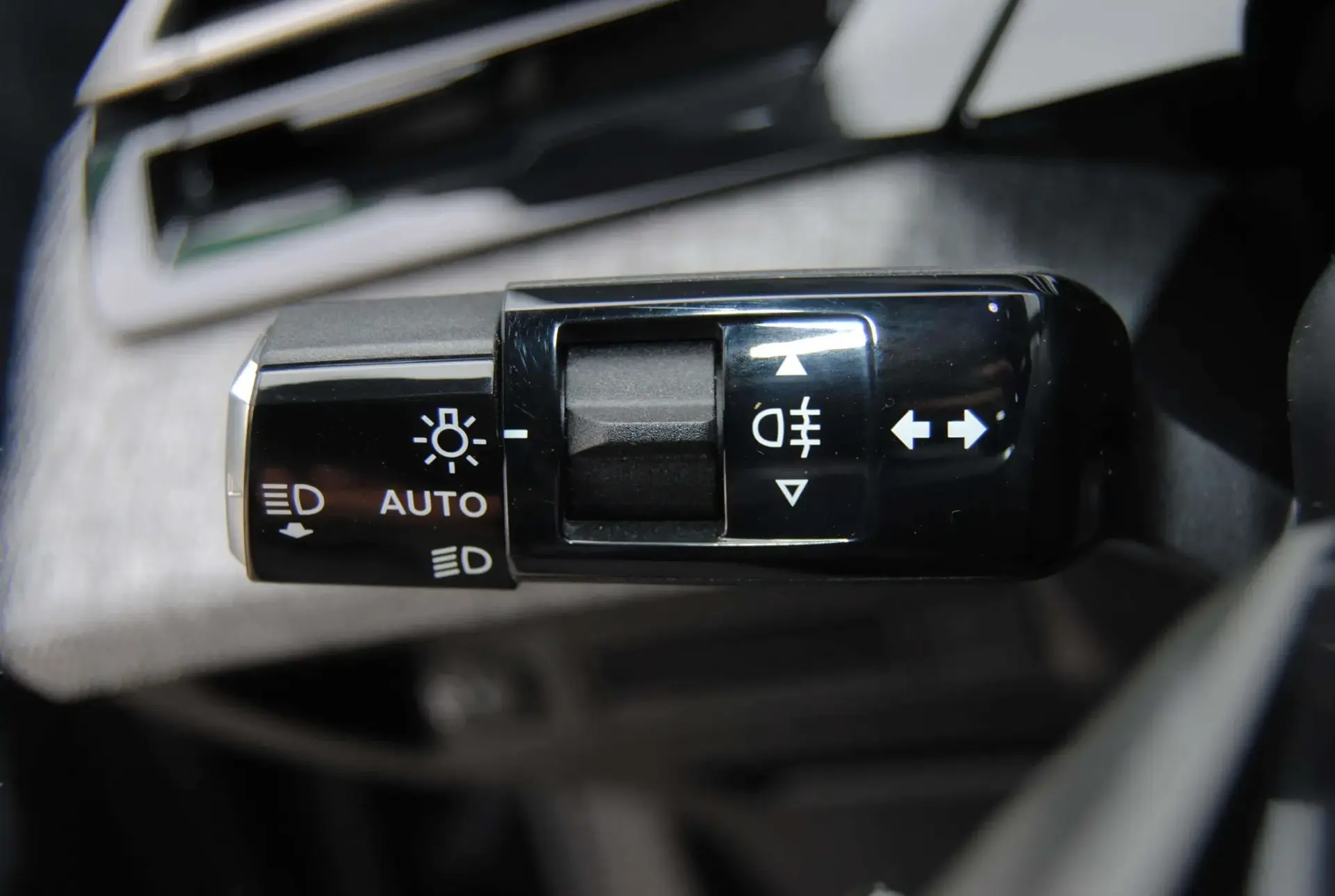 Peugeot 5008 1.2 Hybrid Allure e-DCS6 38