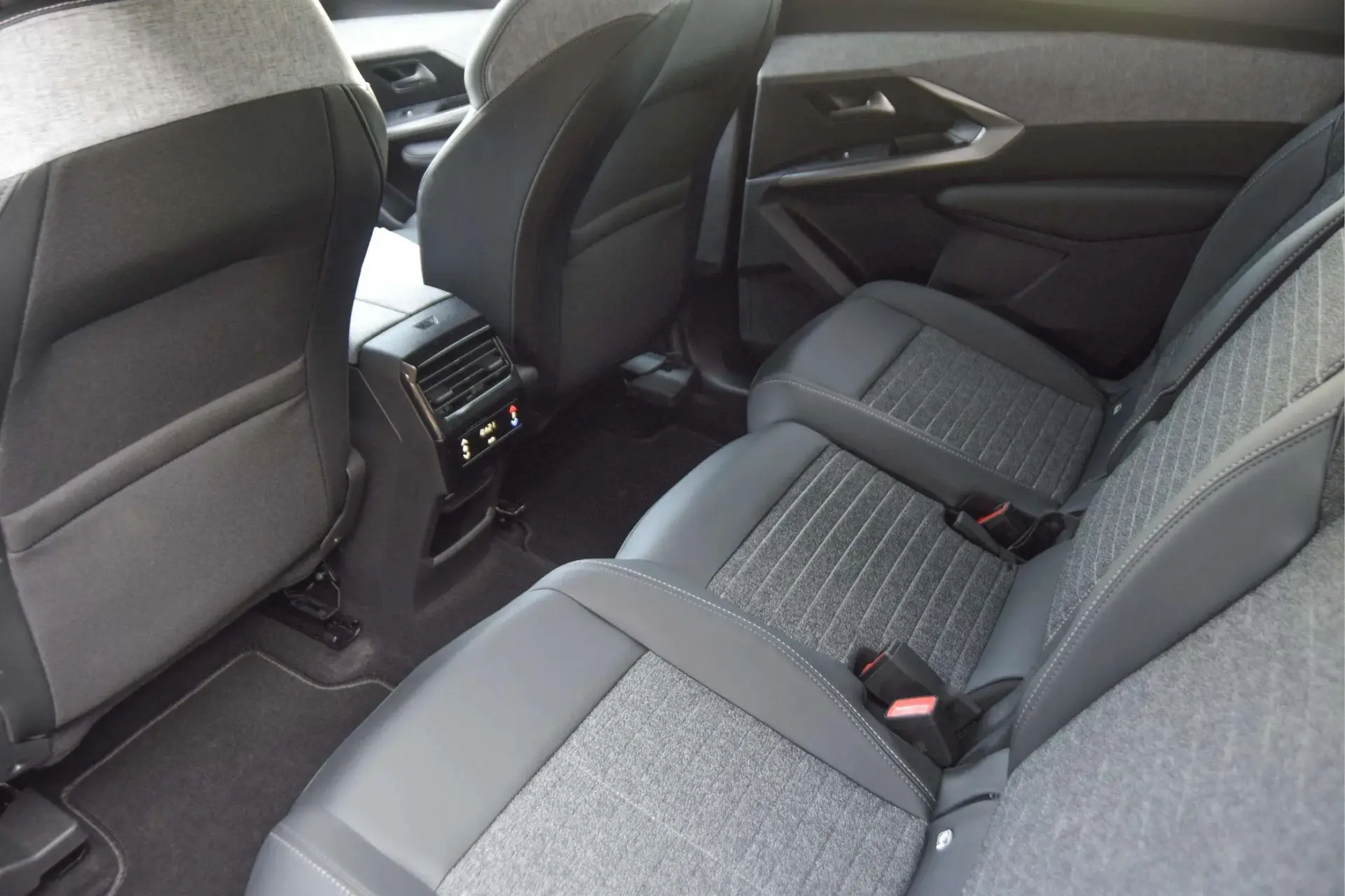 Peugeot 5008 1.2 Hybrid Allure Pack e-DCS6 16