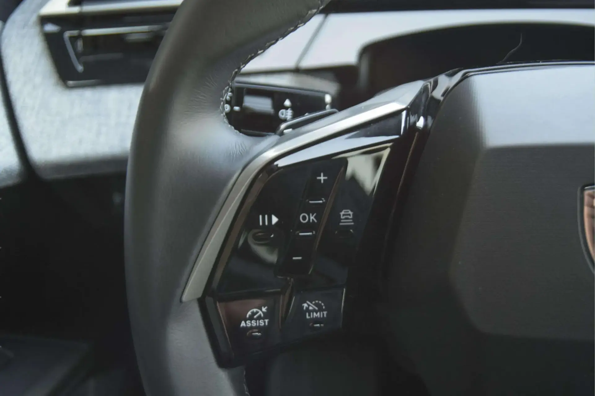 Peugeot 5008 1.2 Hybrid Allure Pack e-DCS6 49