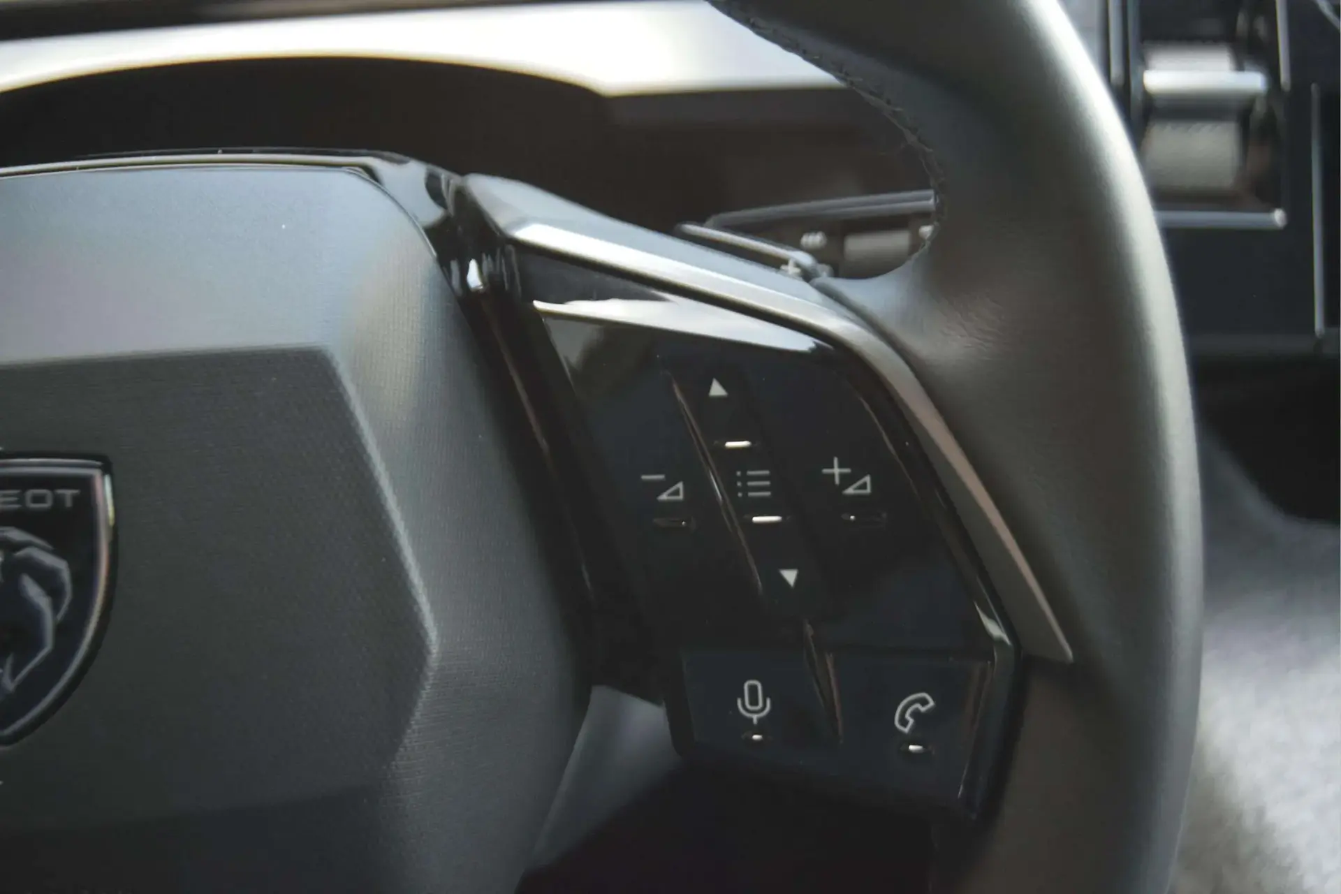 Peugeot 5008 1.2 Hybrid Allure Pack e-DCS6 50