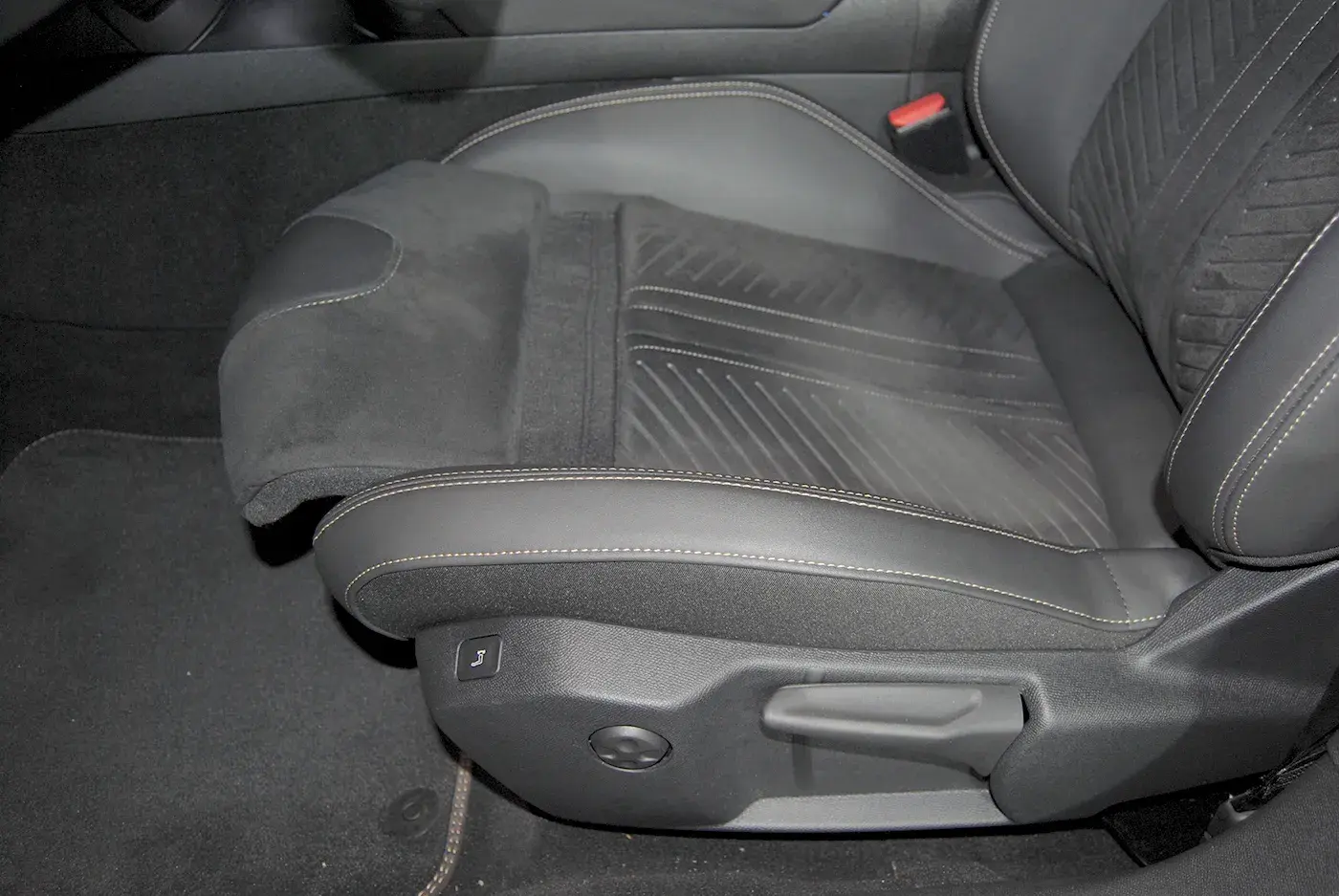 Peugeot 508 SW 1.6 Hybrid GT e-EAT8 23